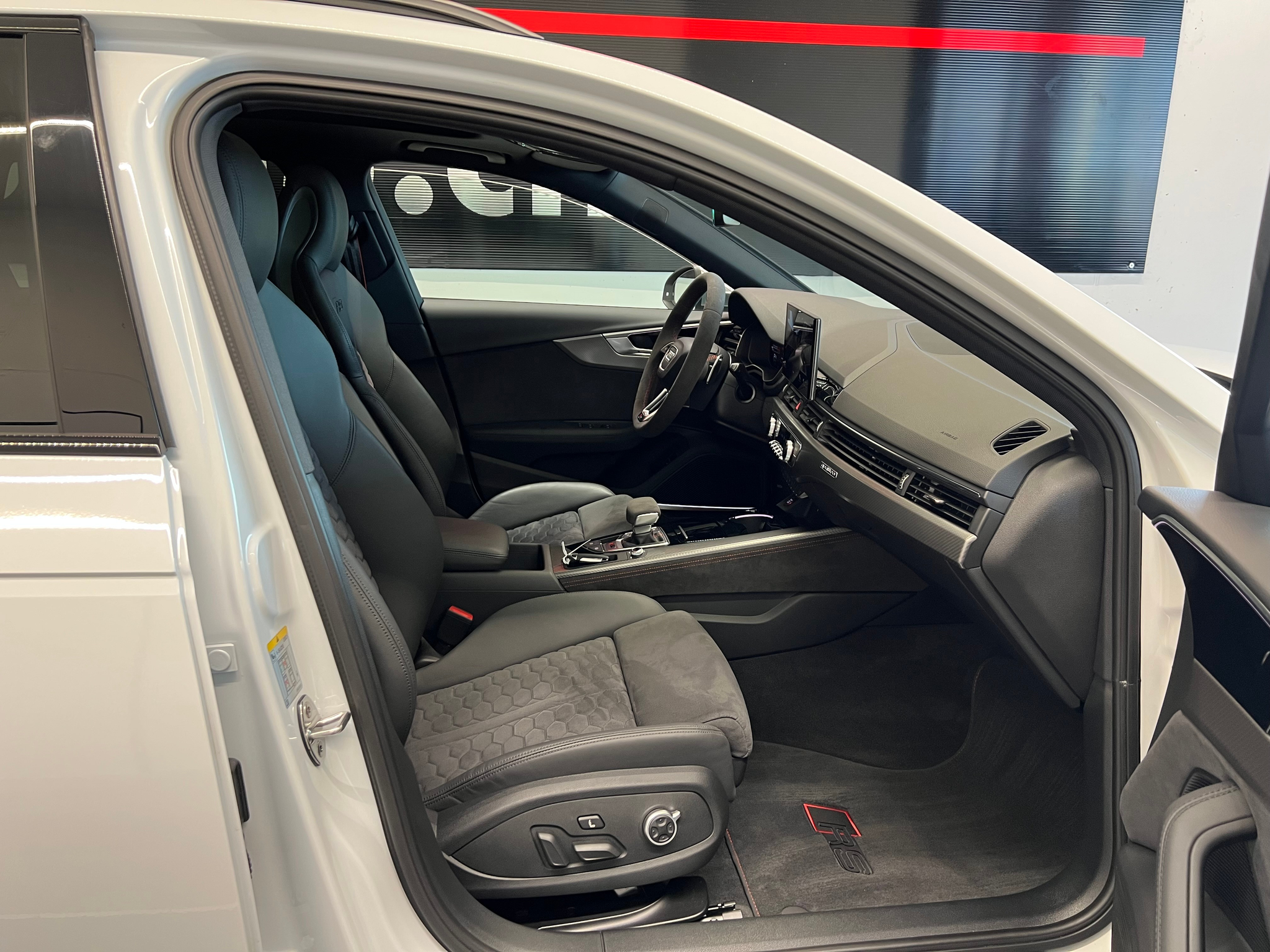 listing desktop thumbnail image 23