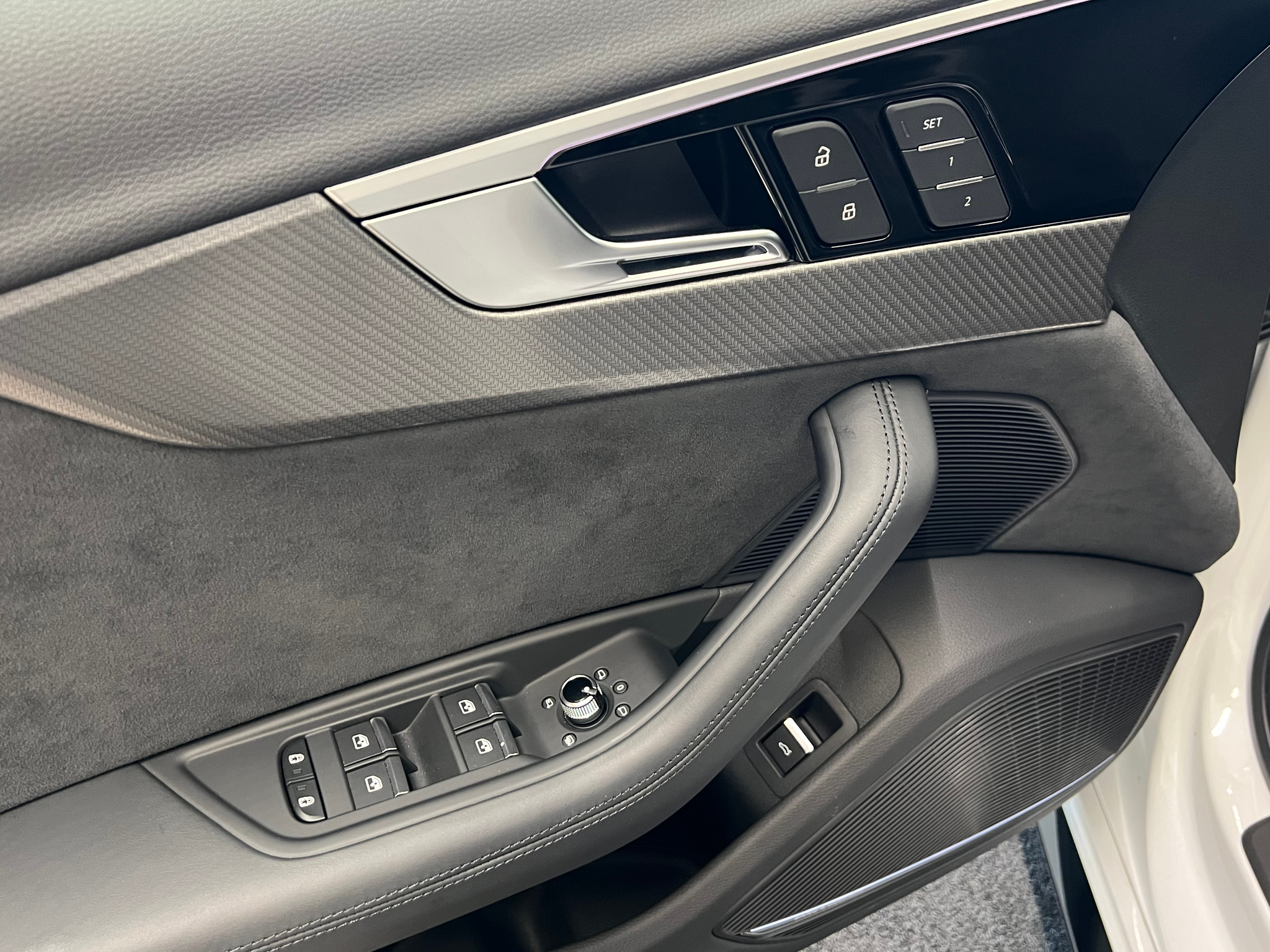 listing desktop thumbnail image 12