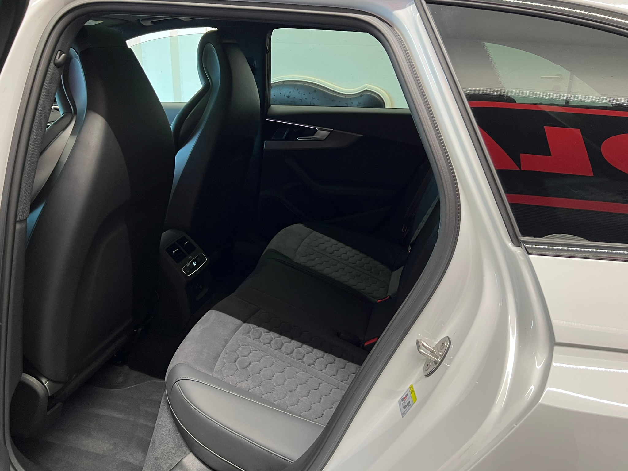 listing desktop thumbnail image 17