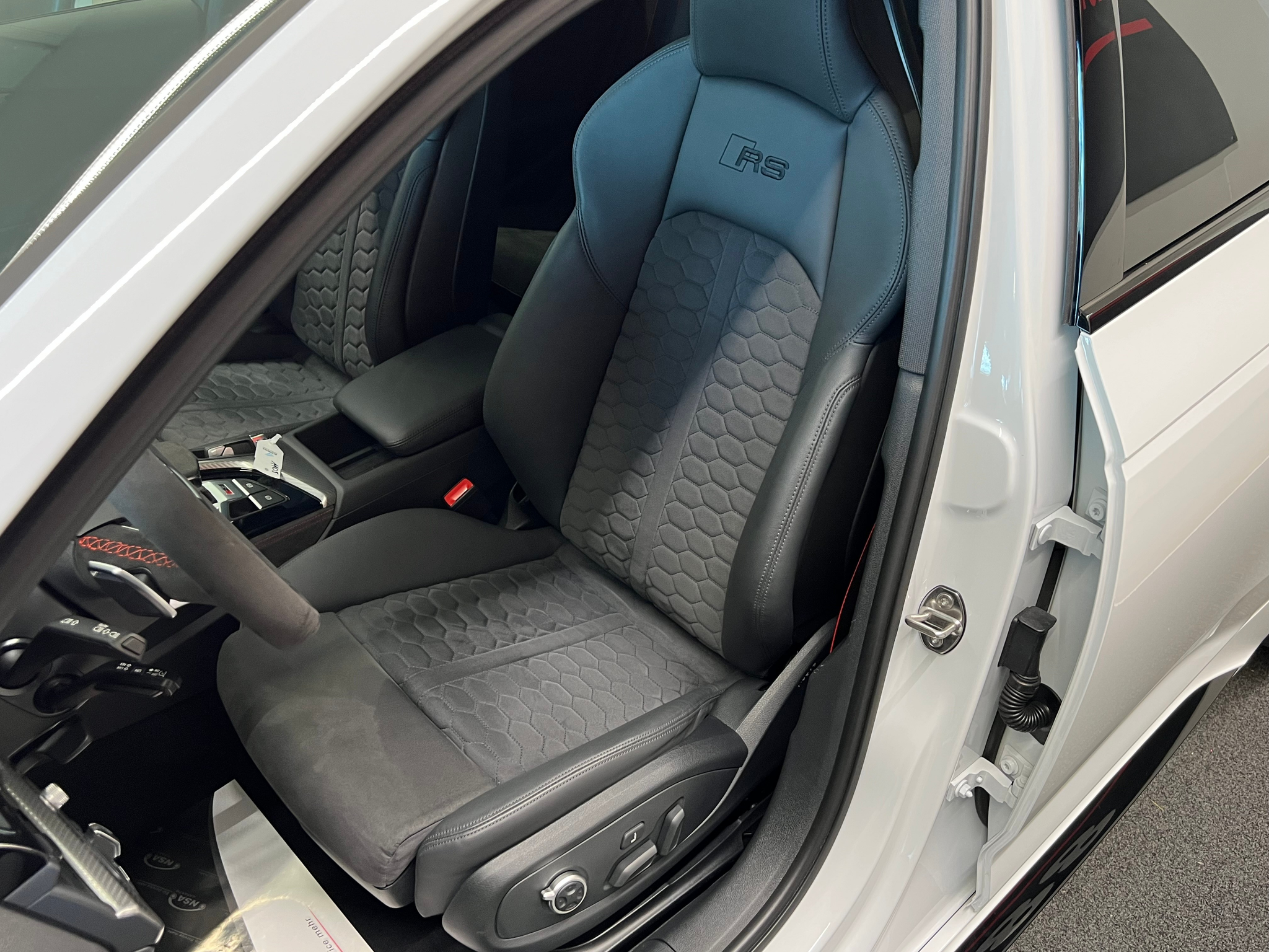 listing desktop thumbnail image 16