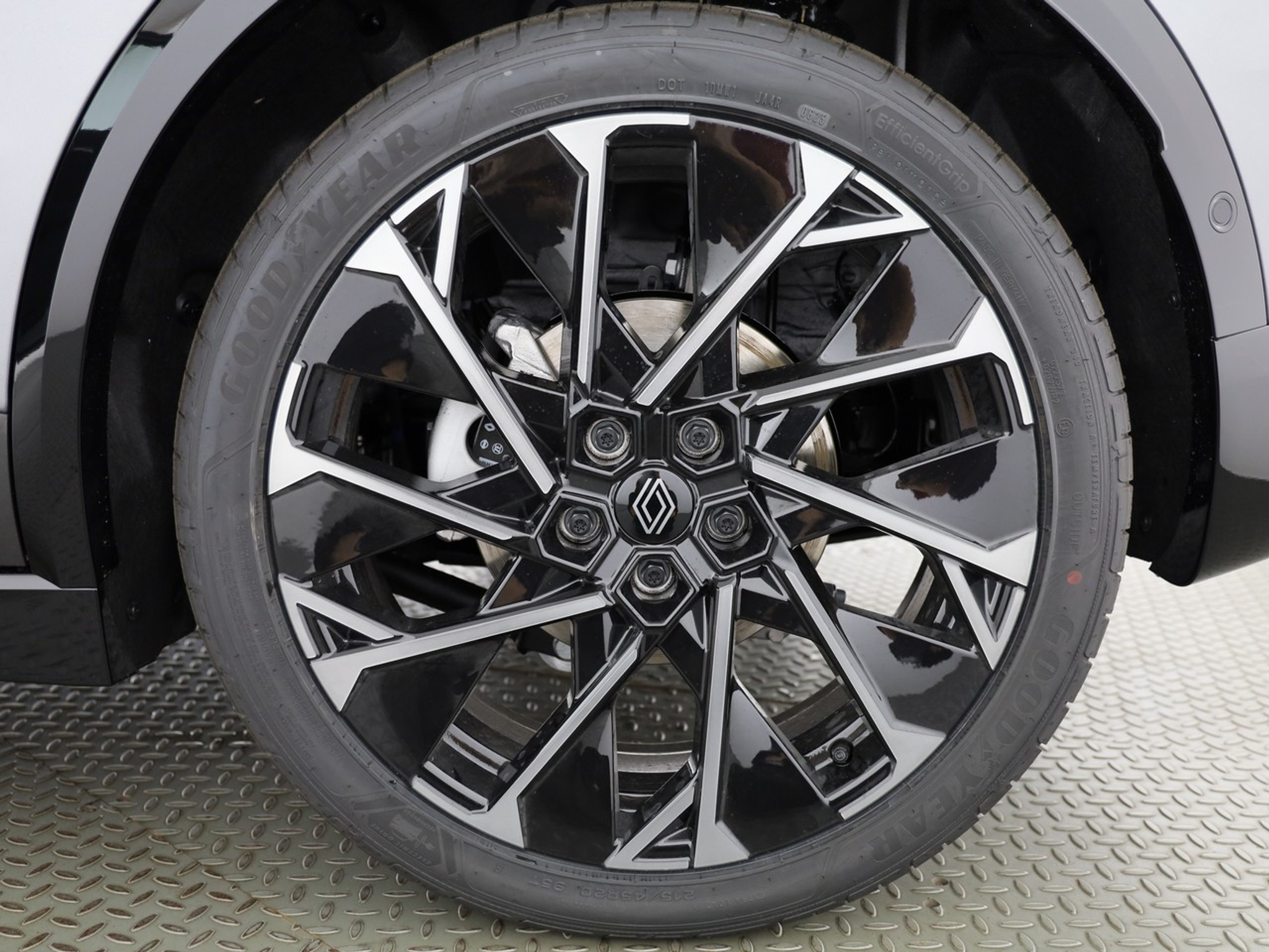 listing desktop thumbnail image 3