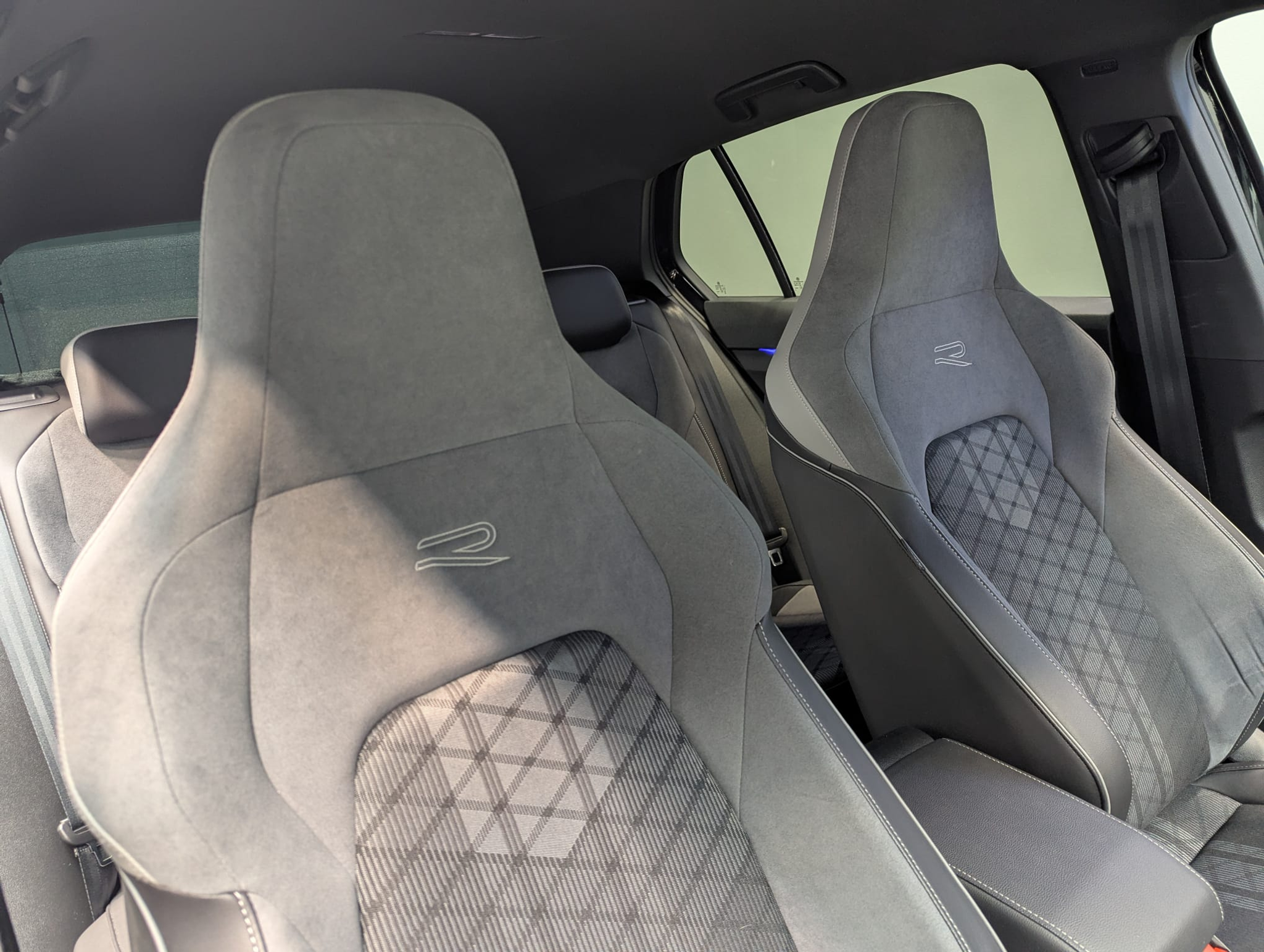 listing desktop thumbnail image 8