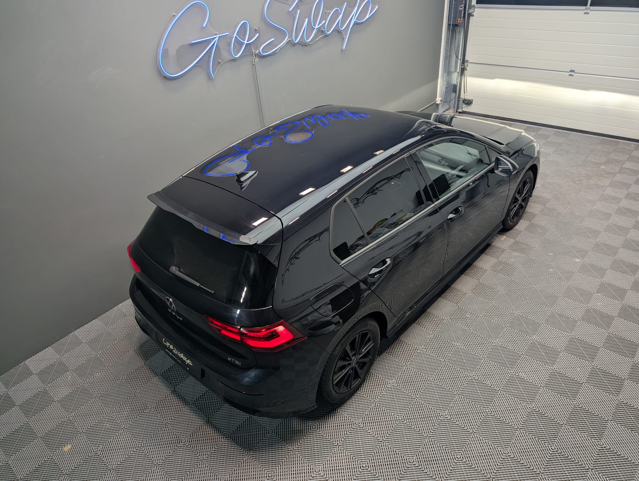 listing desktop thumbnail image 1