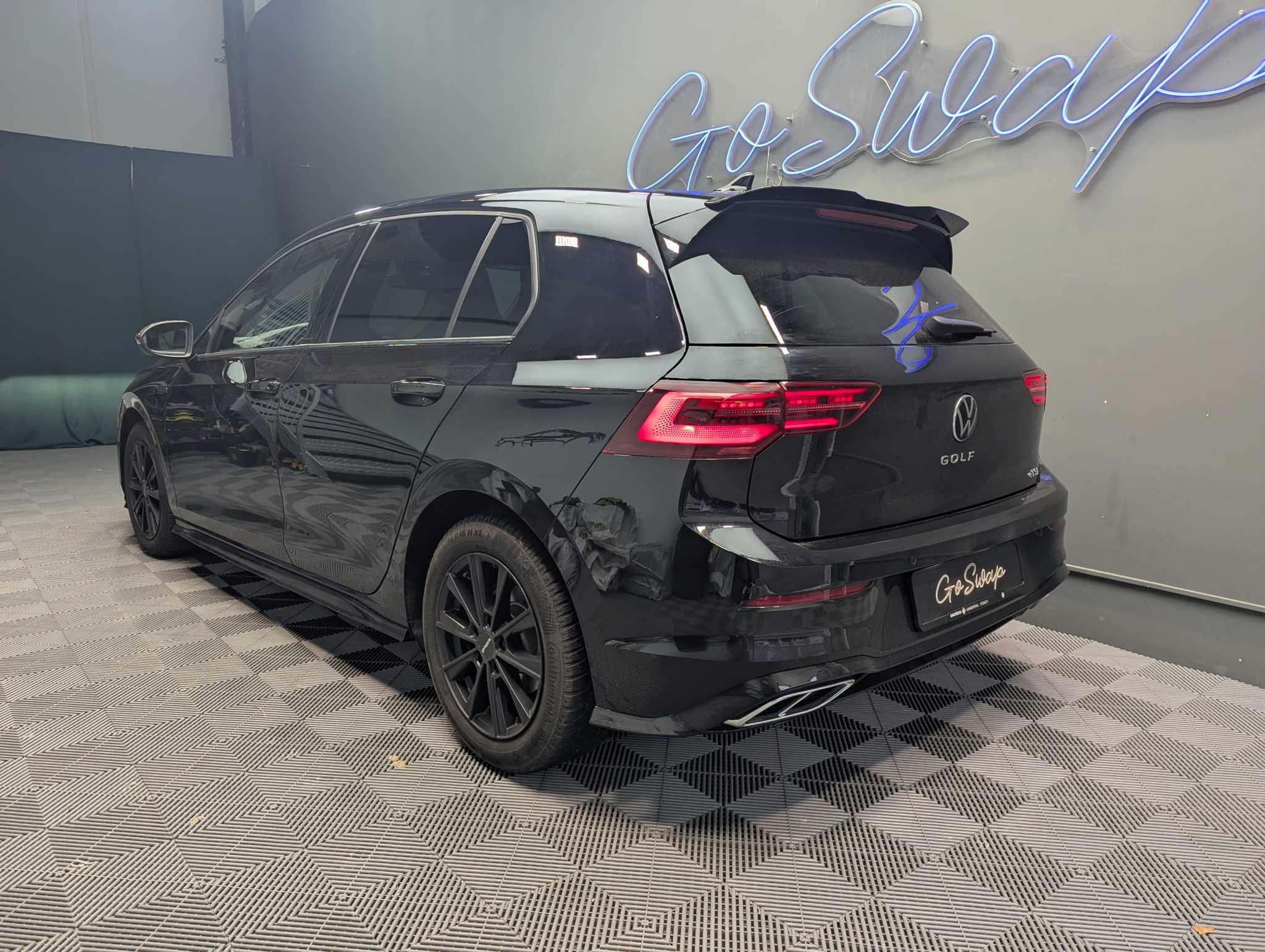 listing desktop thumbnail image 3