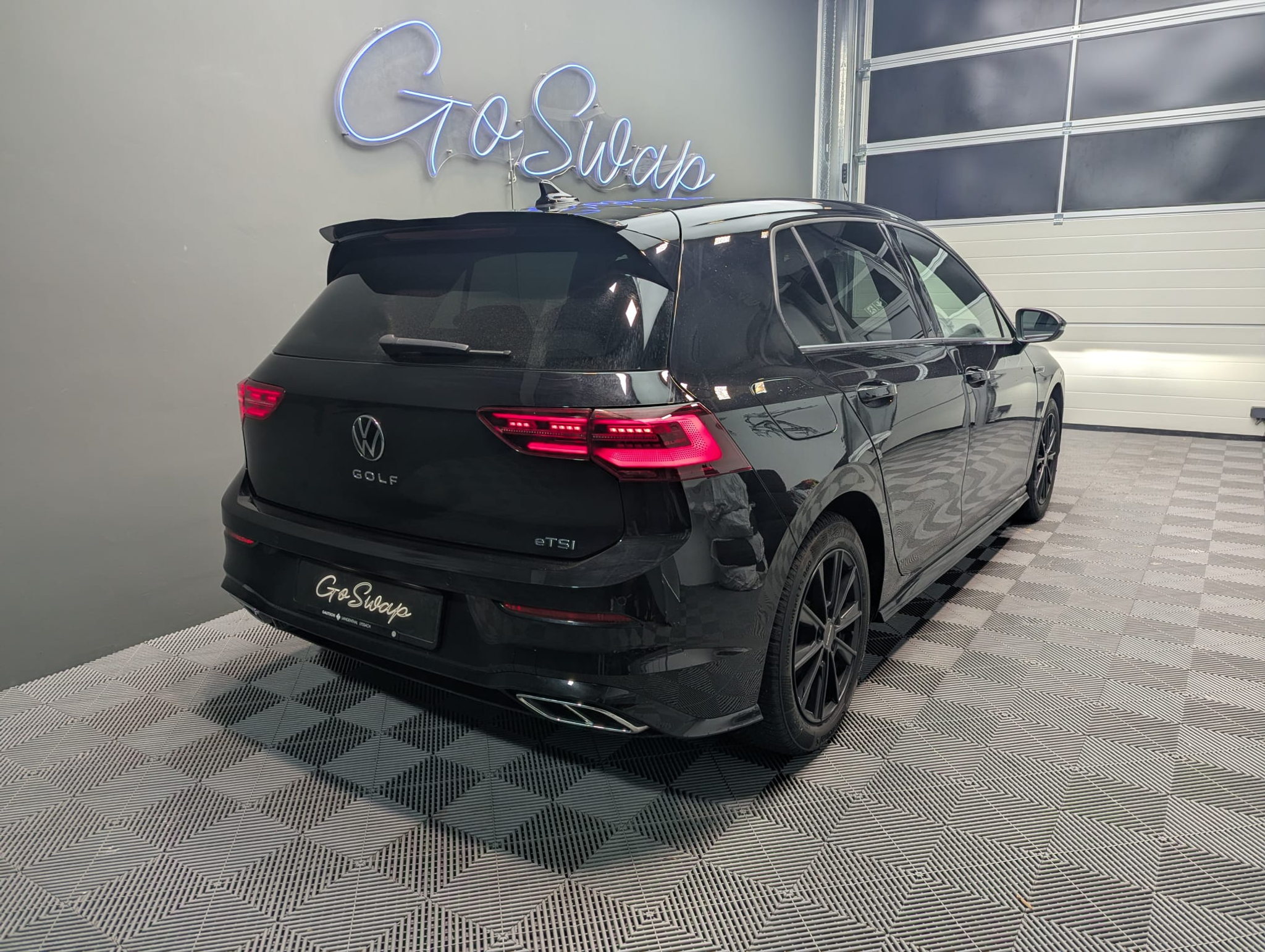 listing desktop thumbnail image 2