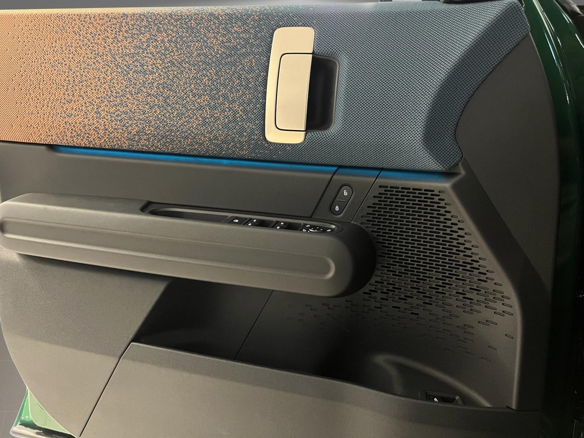 listing desktop thumbnail image 16