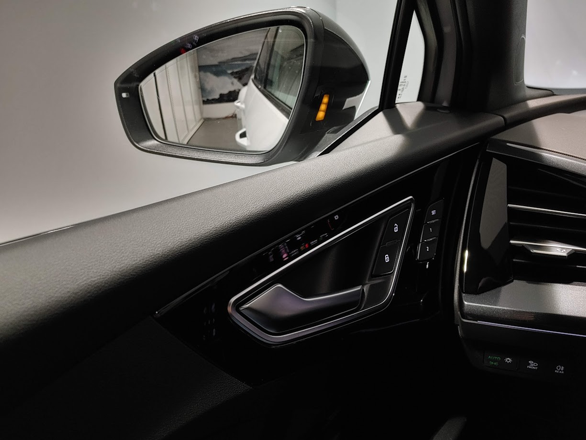 listing desktop thumbnail image 7