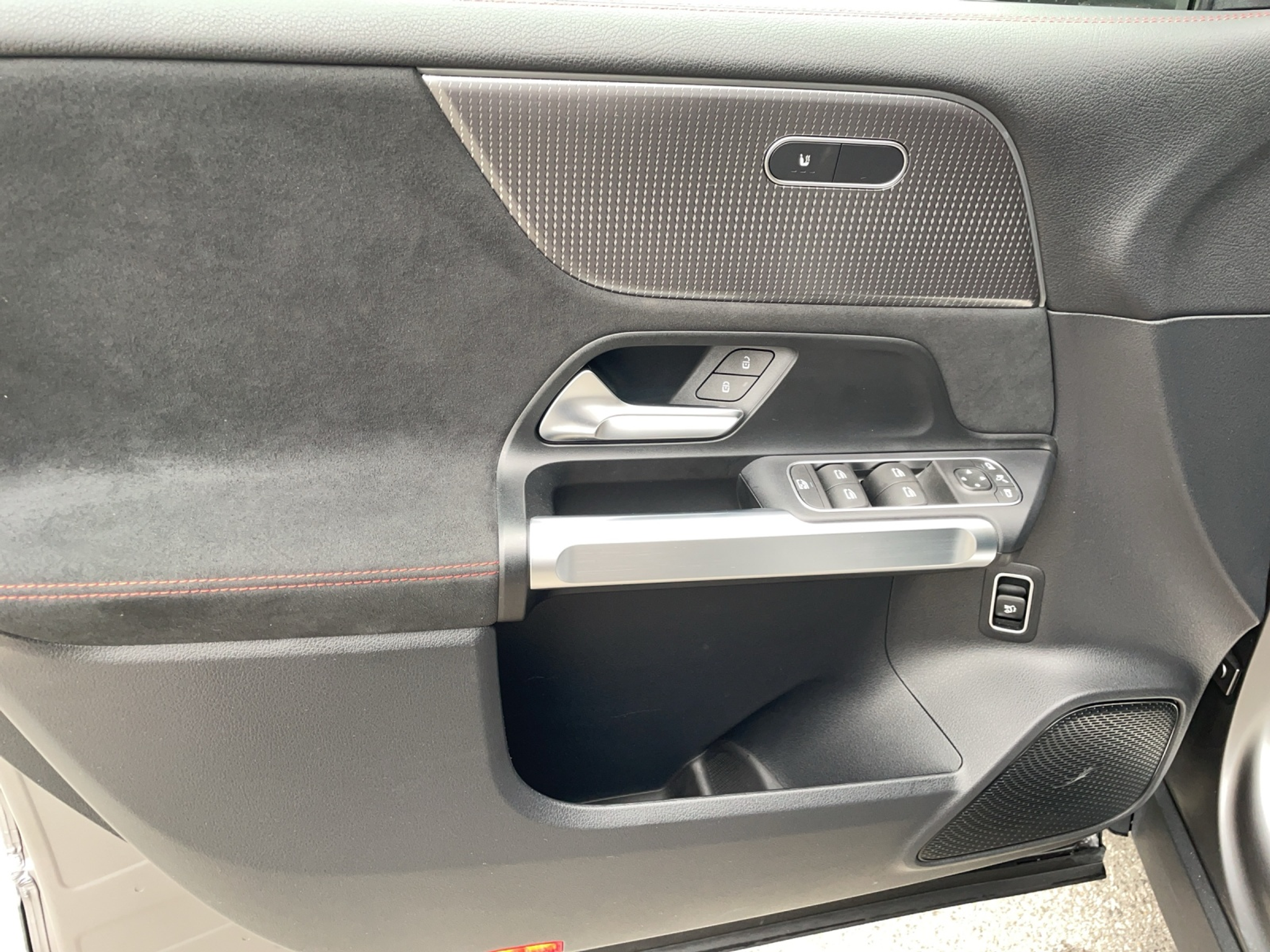 listing desktop thumbnail image 10