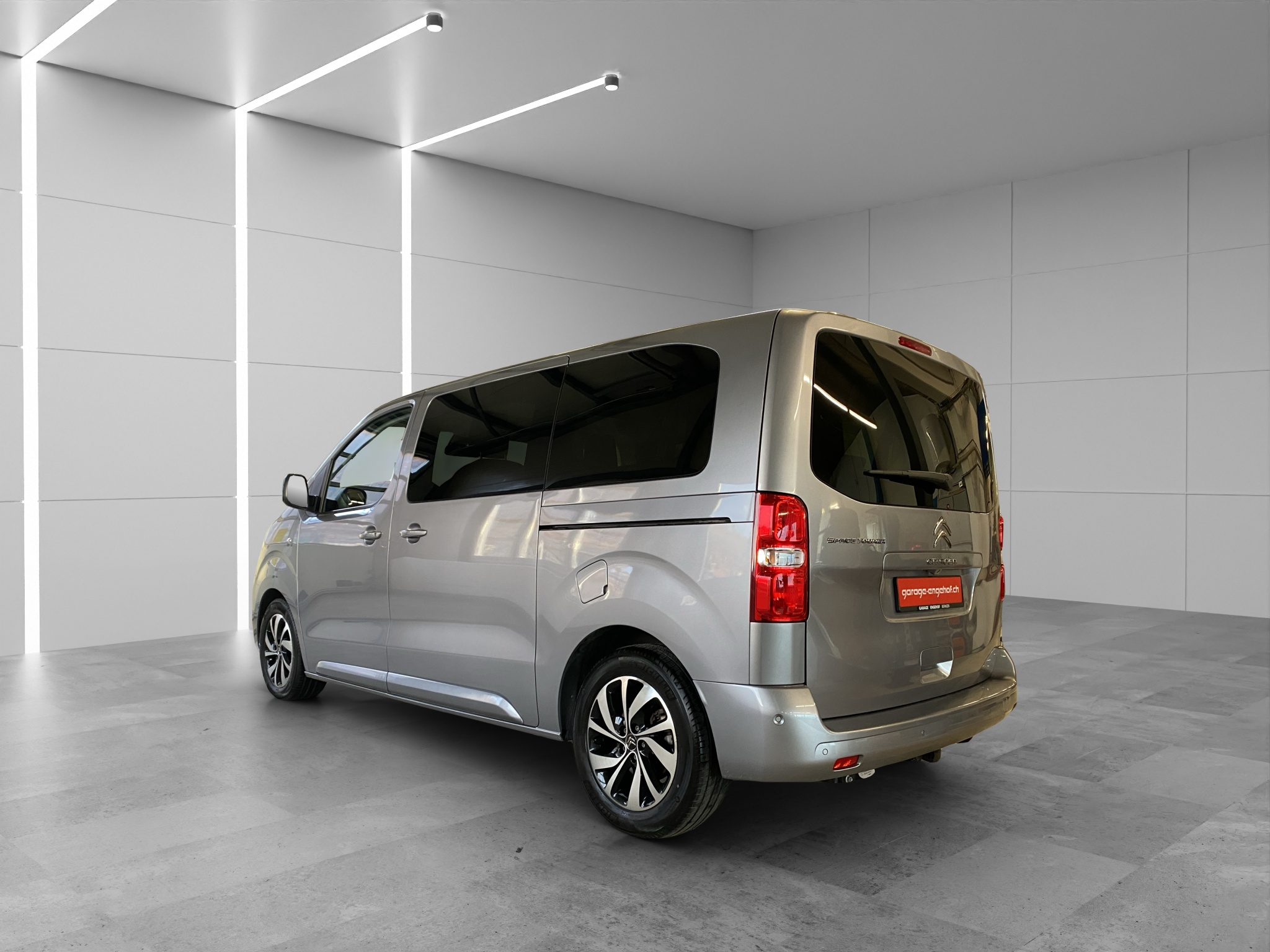 listing desktop thumbnail image 4