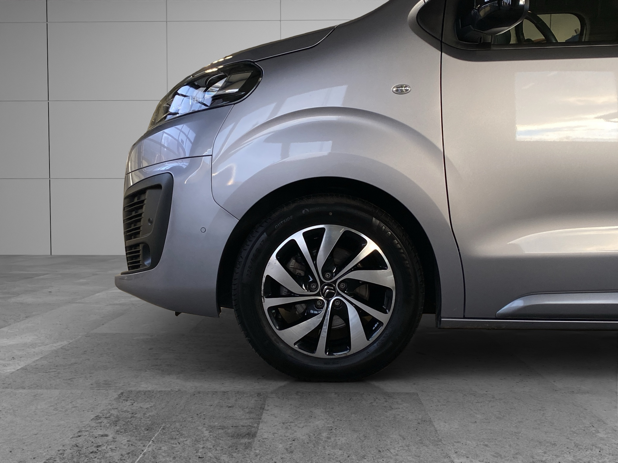 listing desktop thumbnail image 3