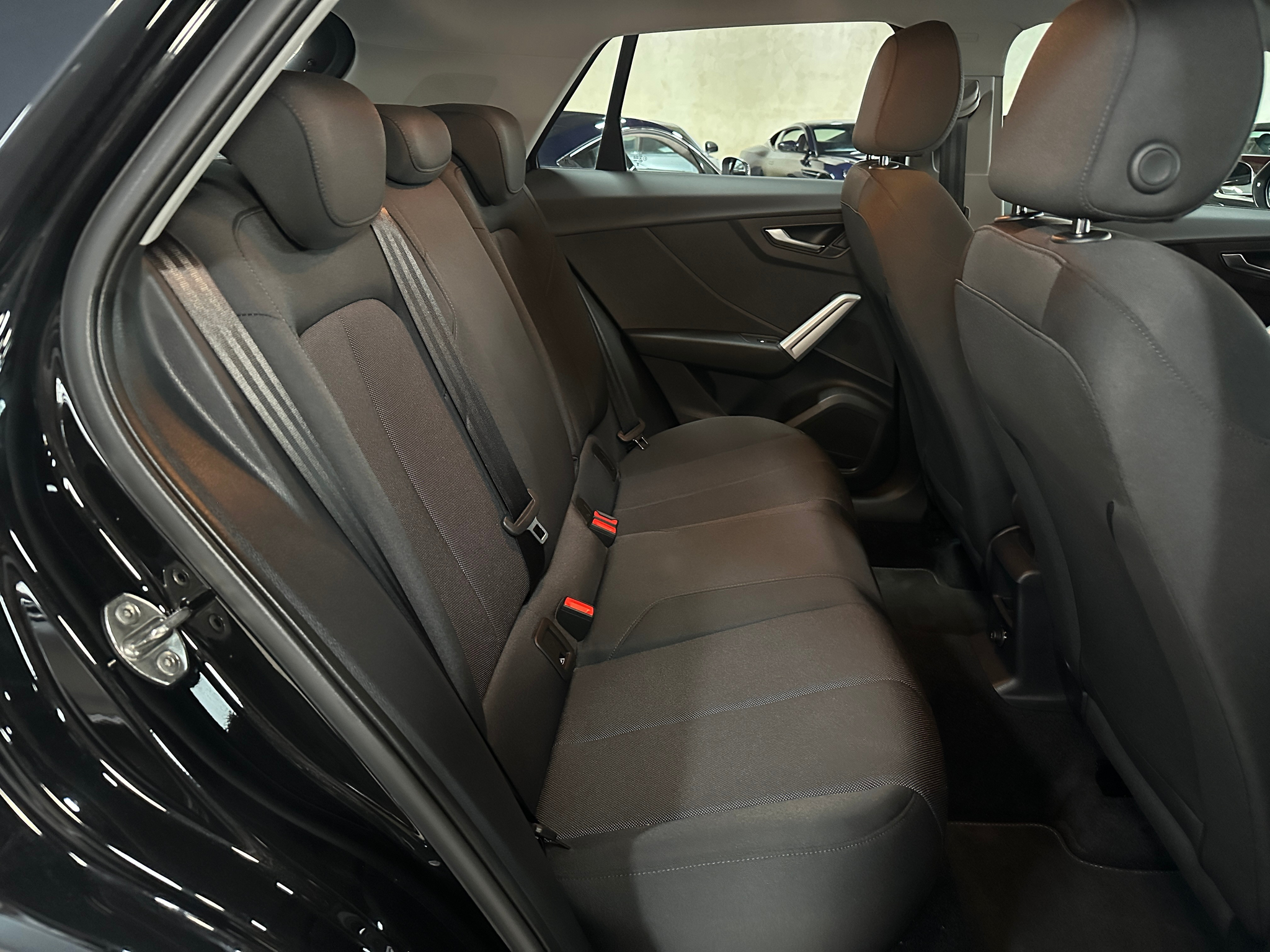 listing desktop thumbnail image 18