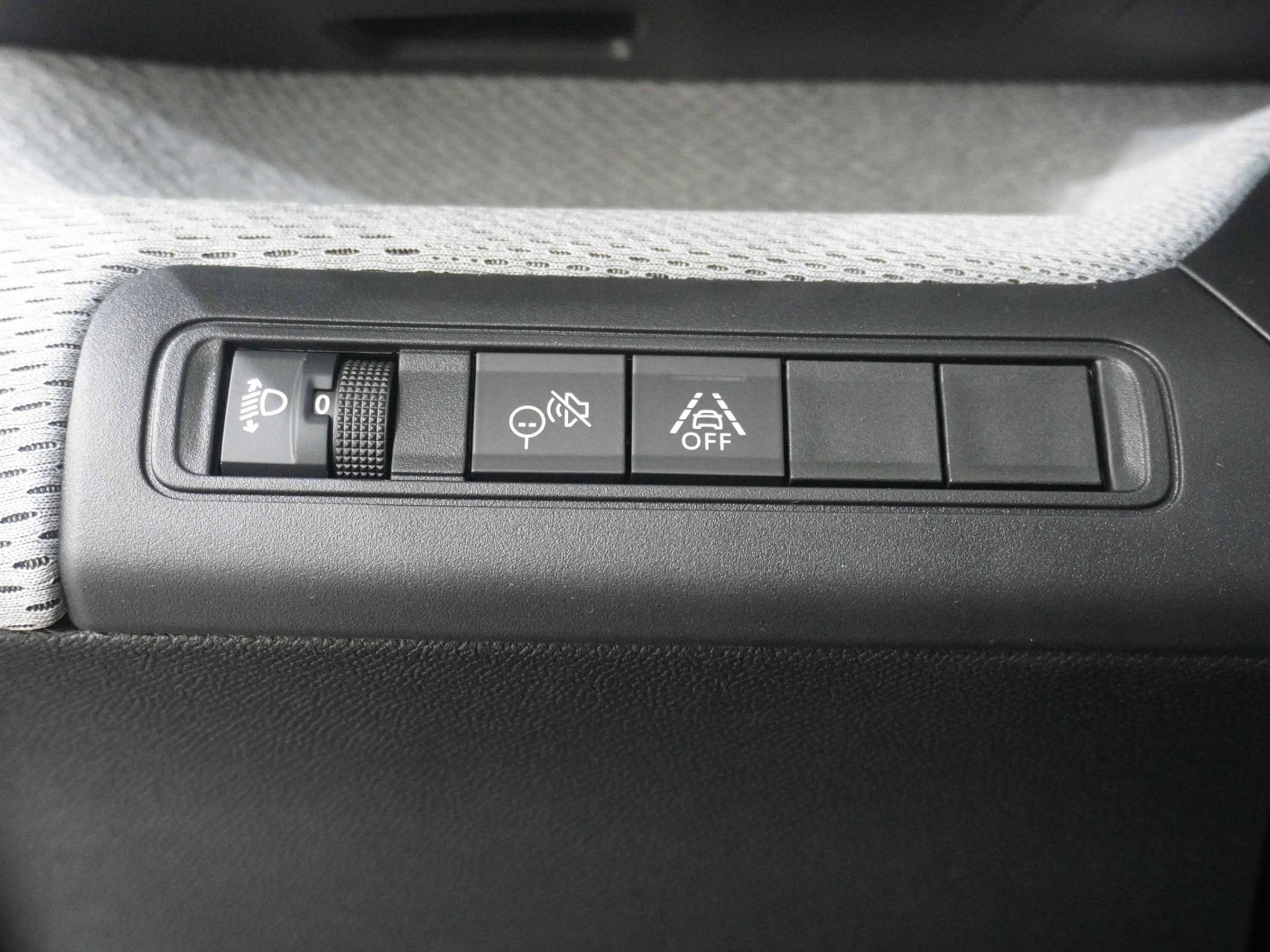 listing desktop thumbnail image 16