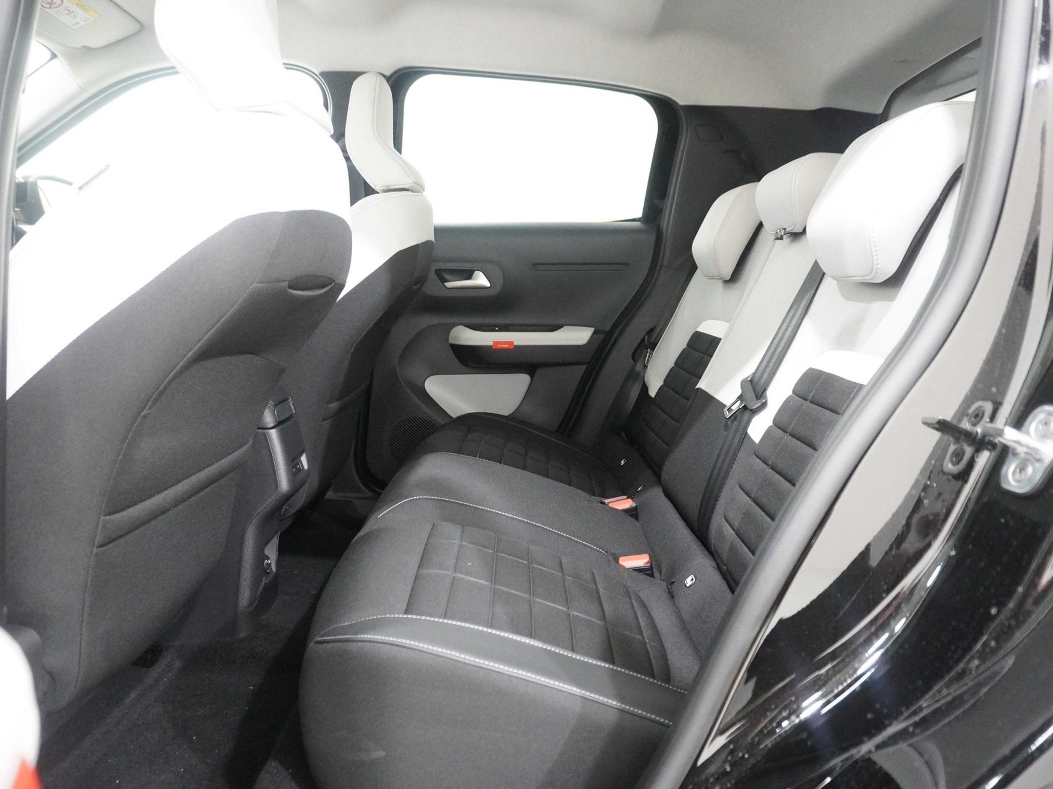 listing desktop thumbnail image 17