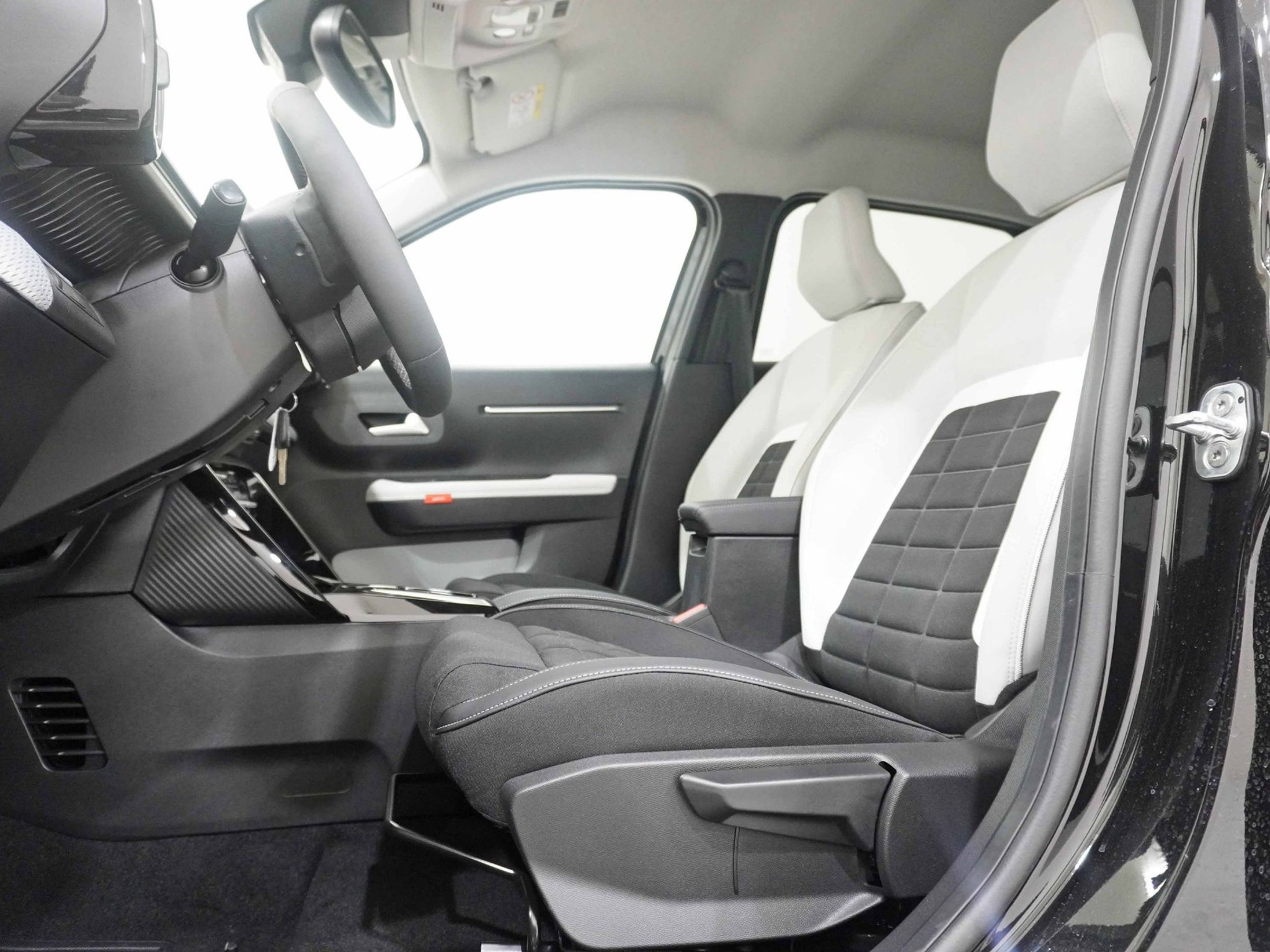 listing desktop thumbnail image 6