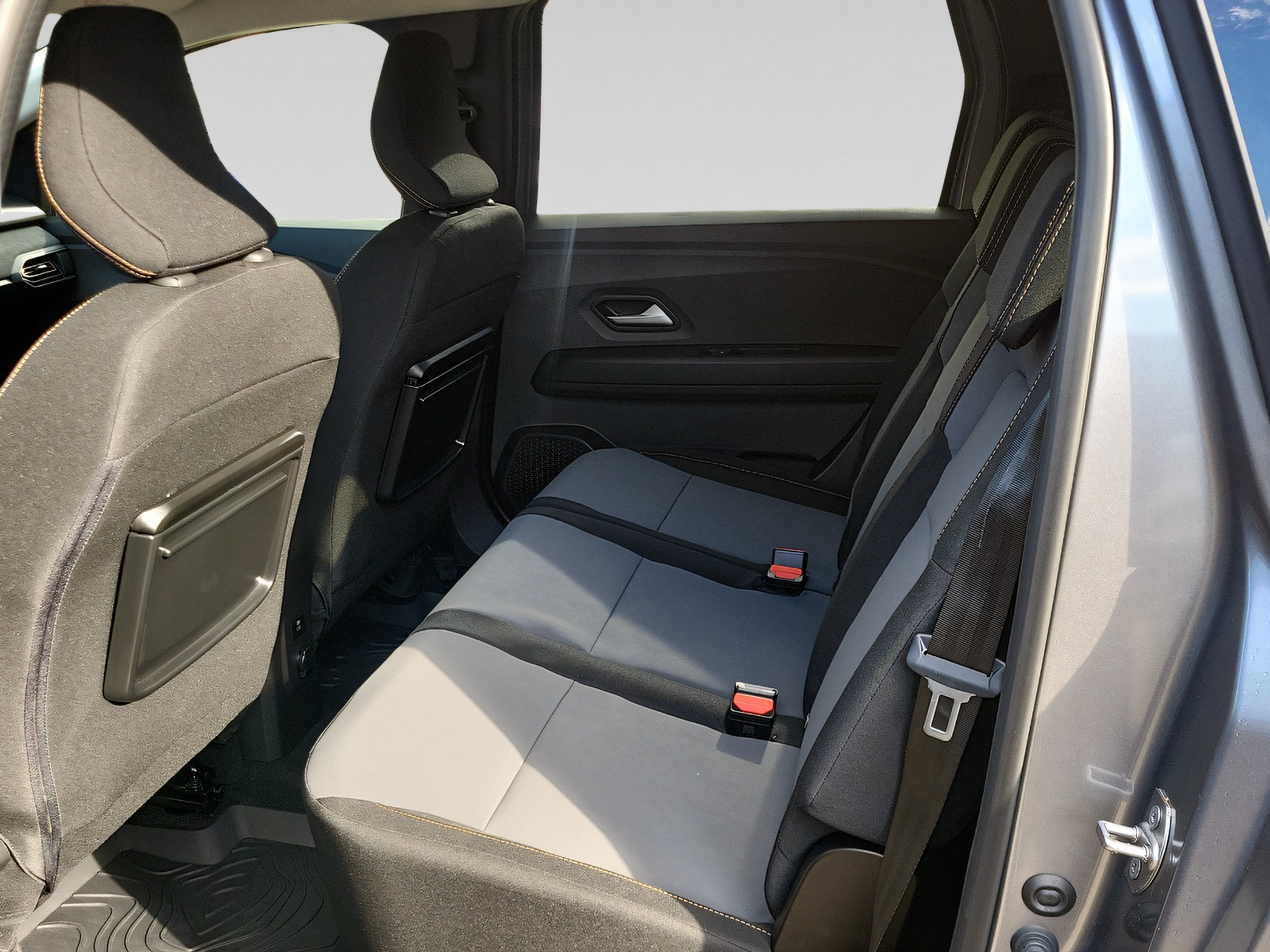 listing desktop thumbnail image 5