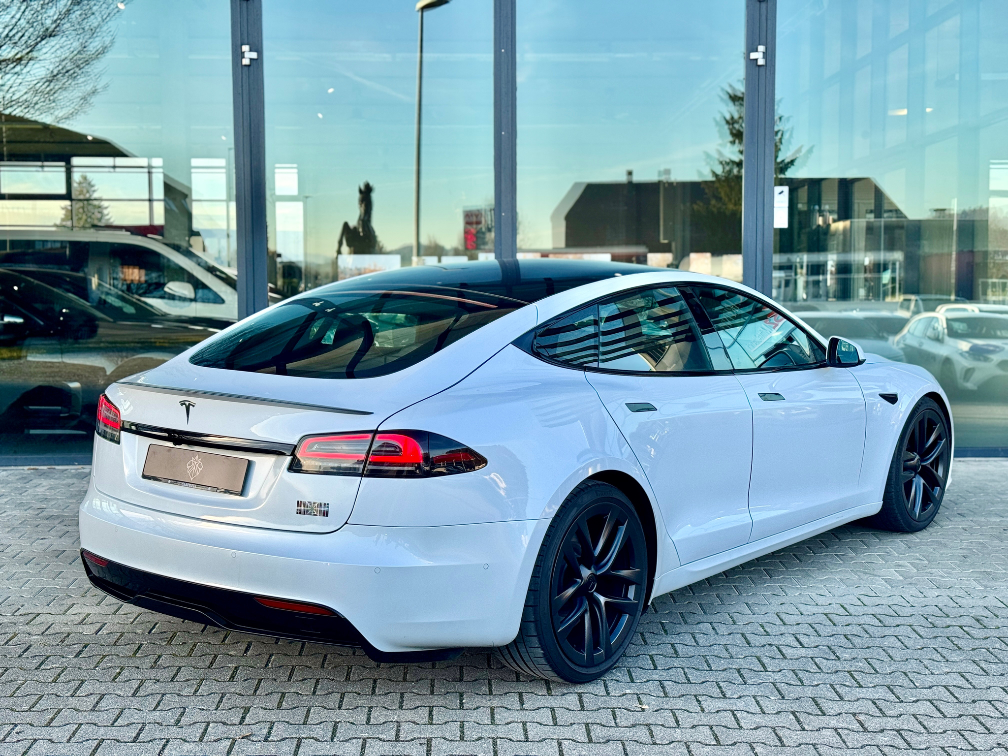 listing desktop thumbnail image 5