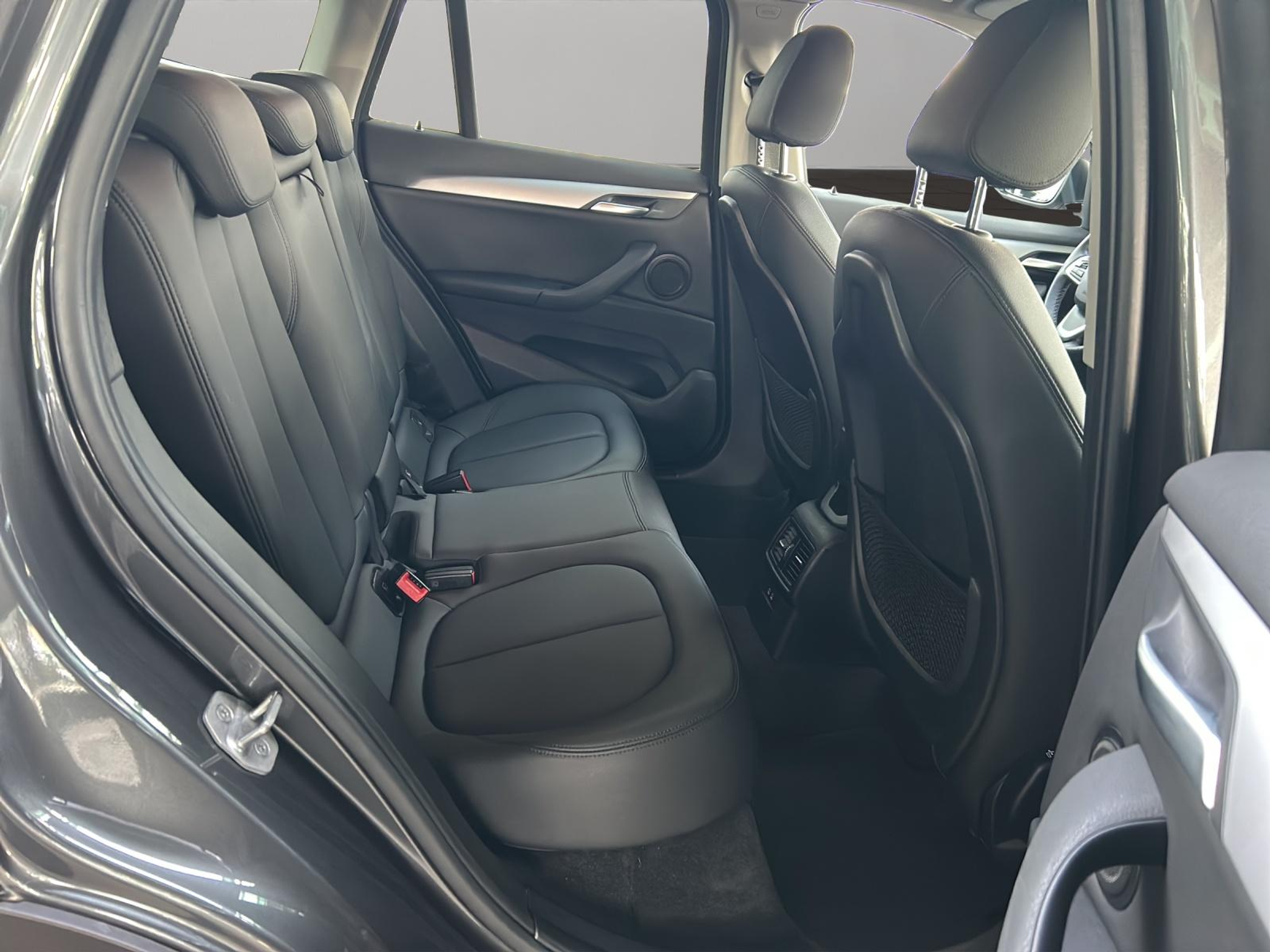 listing desktop thumbnail image 11