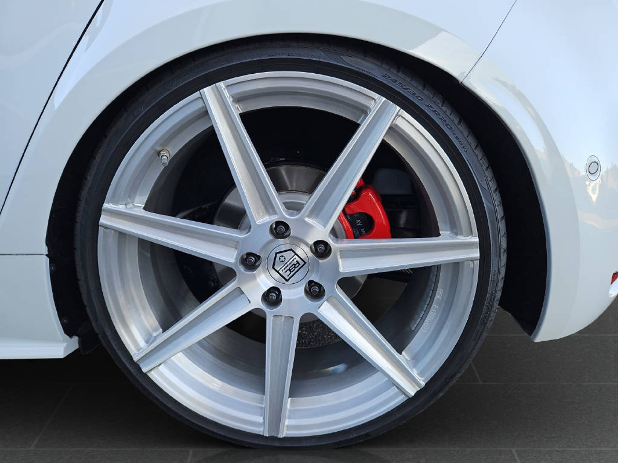 listing desktop thumbnail image 9