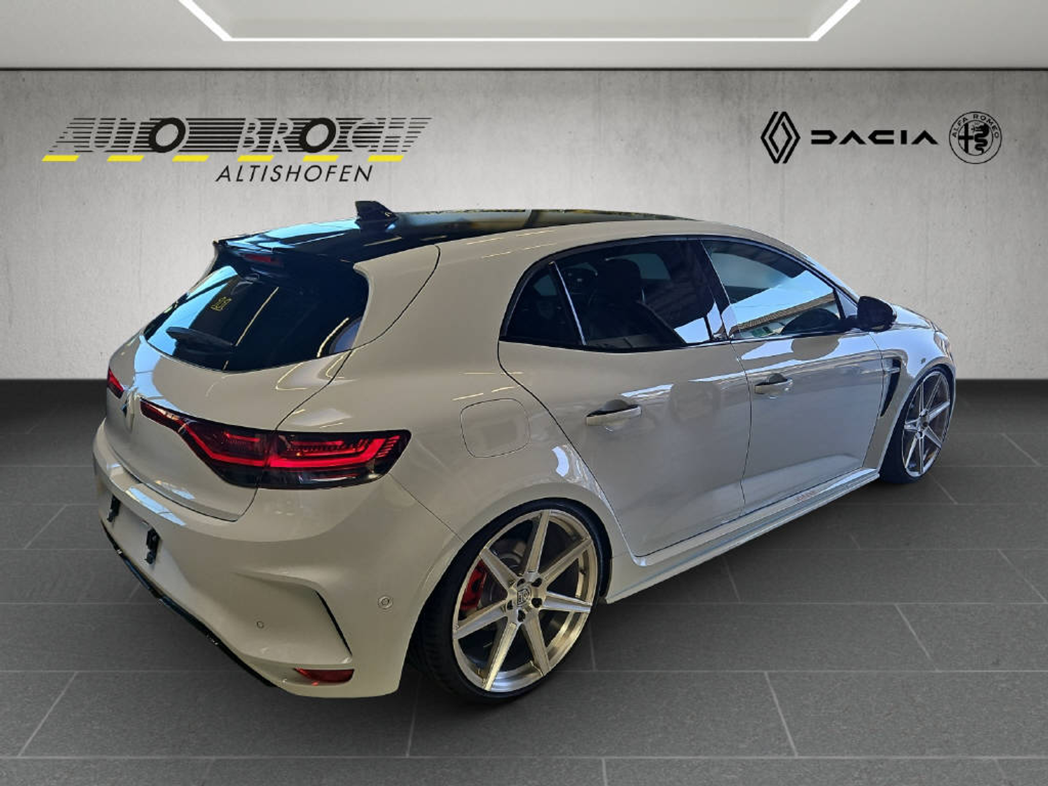 listing desktop thumbnail image 3