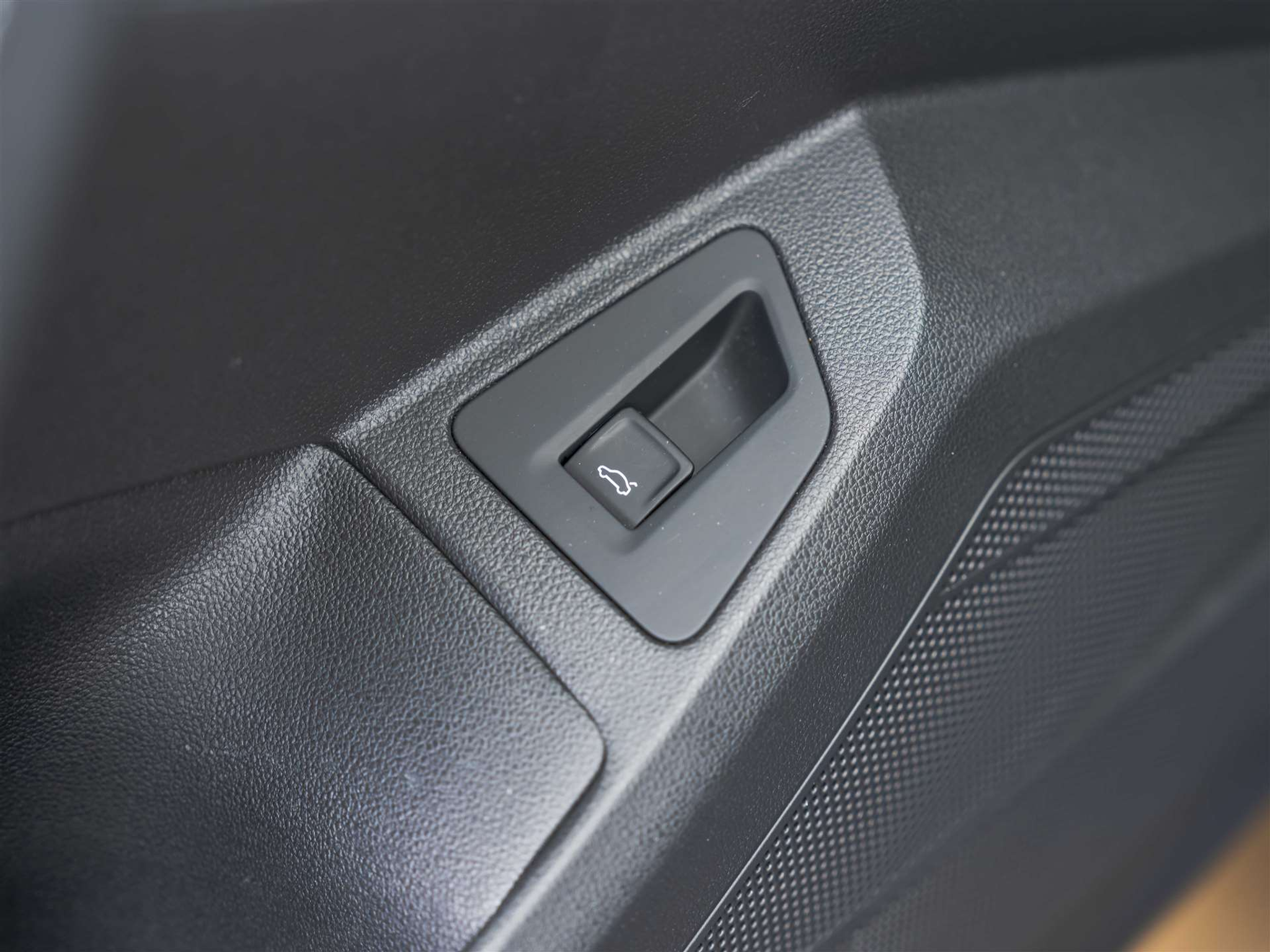 listing desktop thumbnail image 28