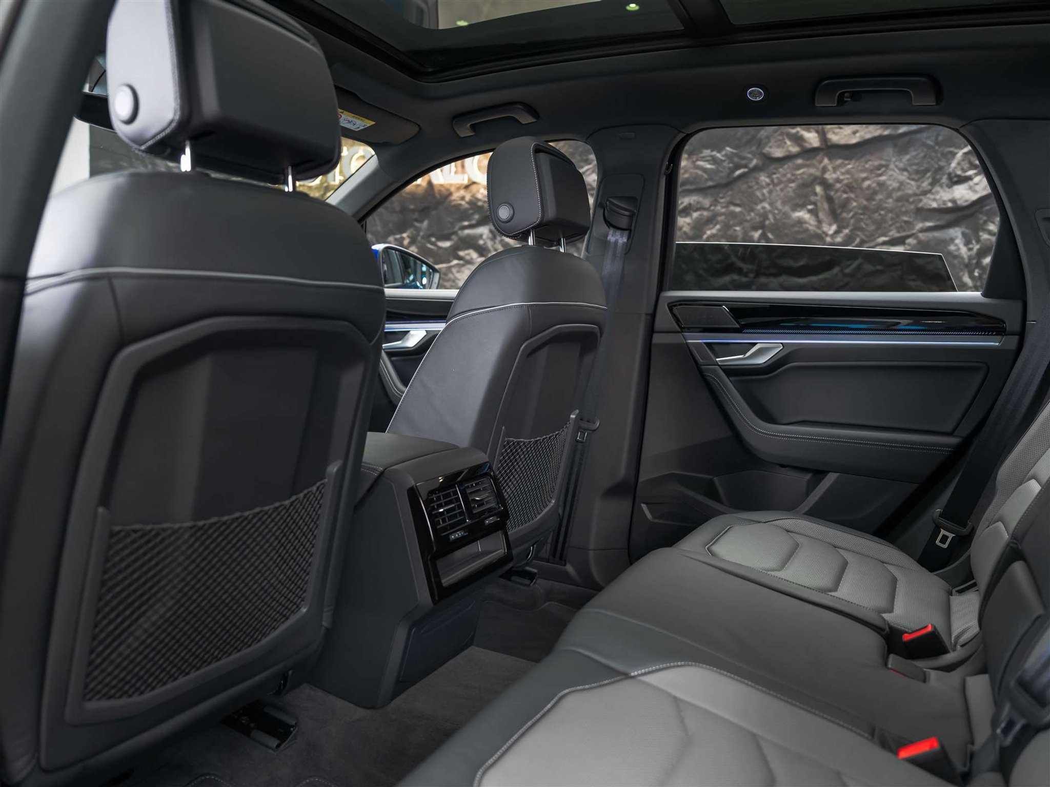 listing desktop thumbnail image 12