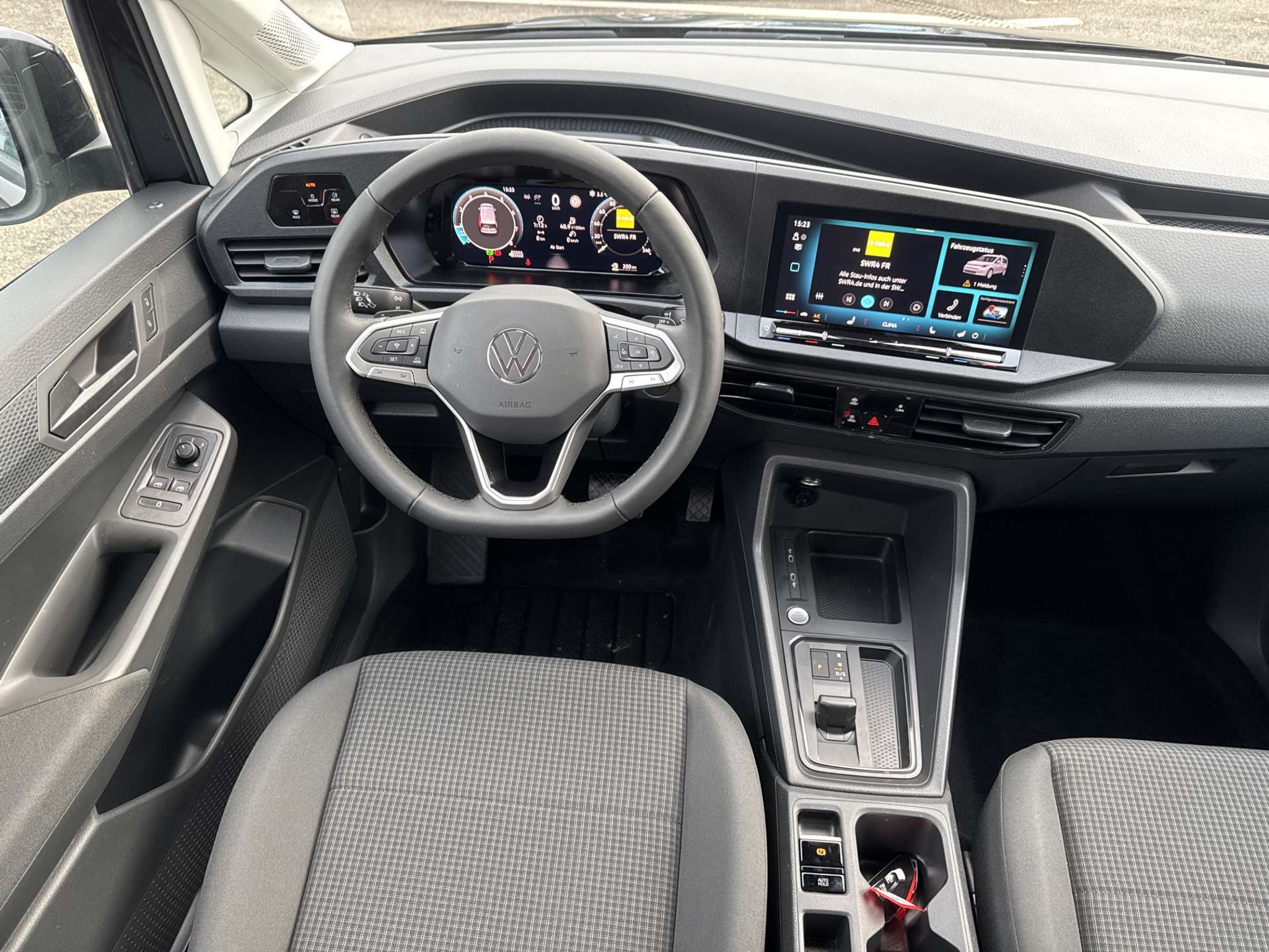 listing desktop thumbnail image 4