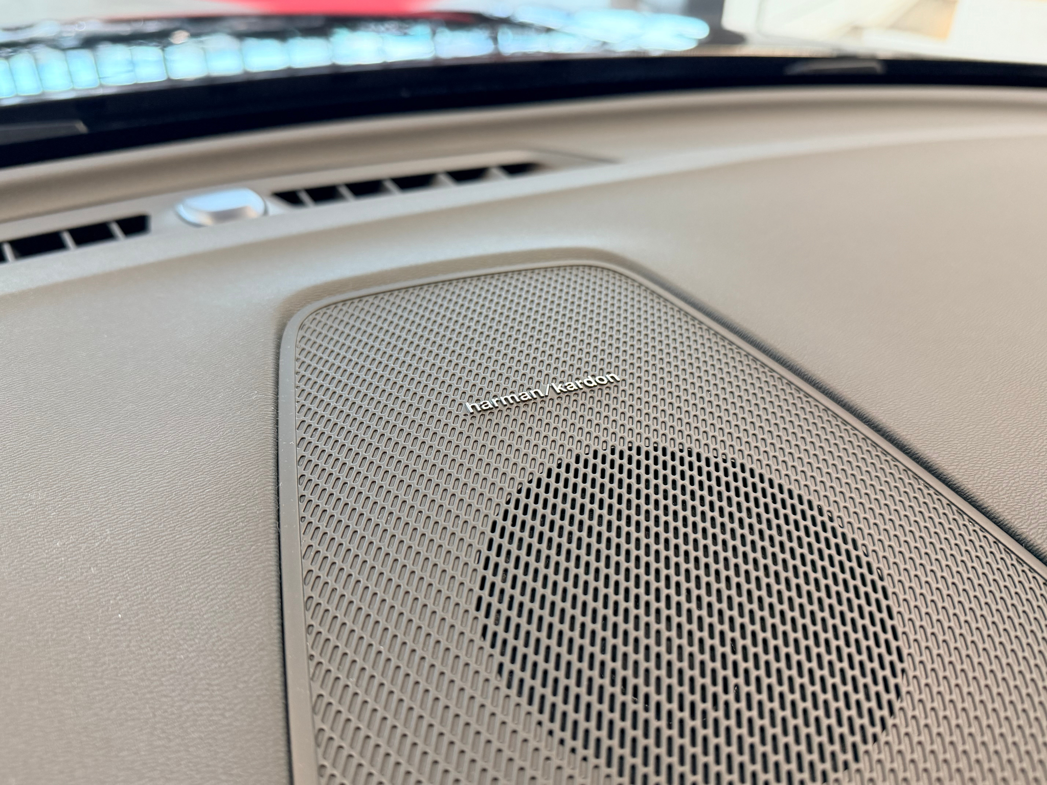 listing desktop thumbnail image 29