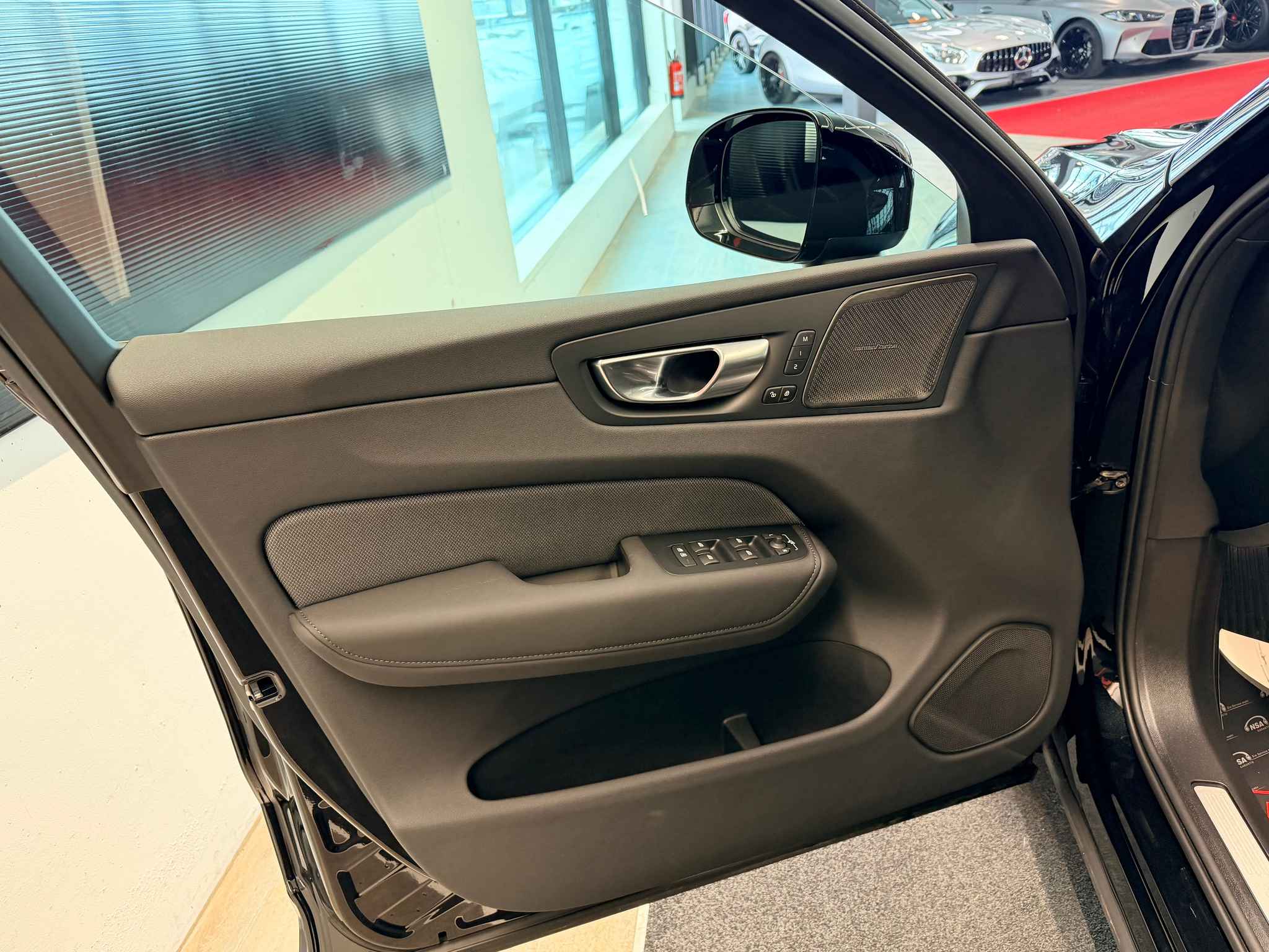 listing desktop thumbnail image 11