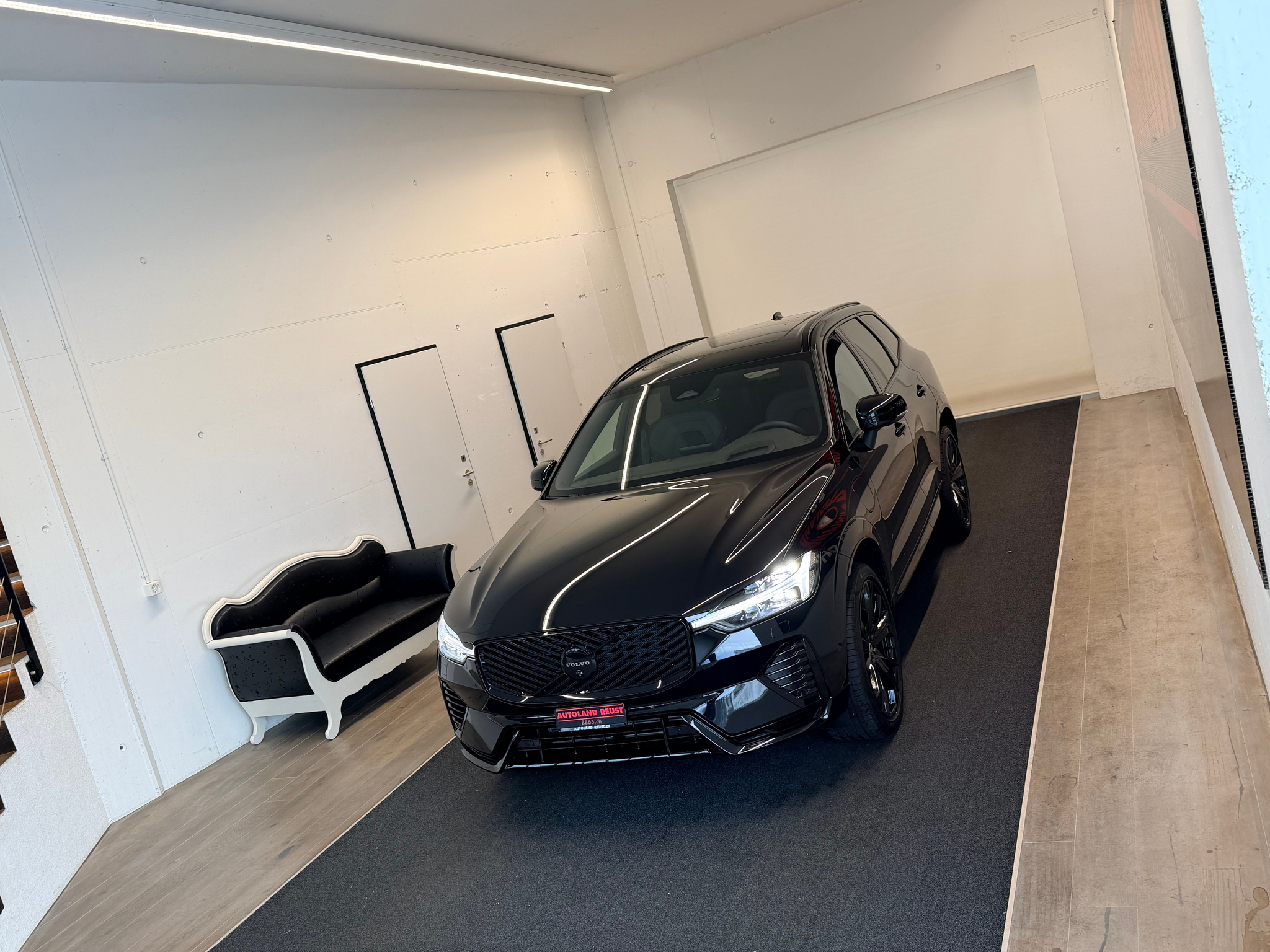 listing desktop thumbnail image 3