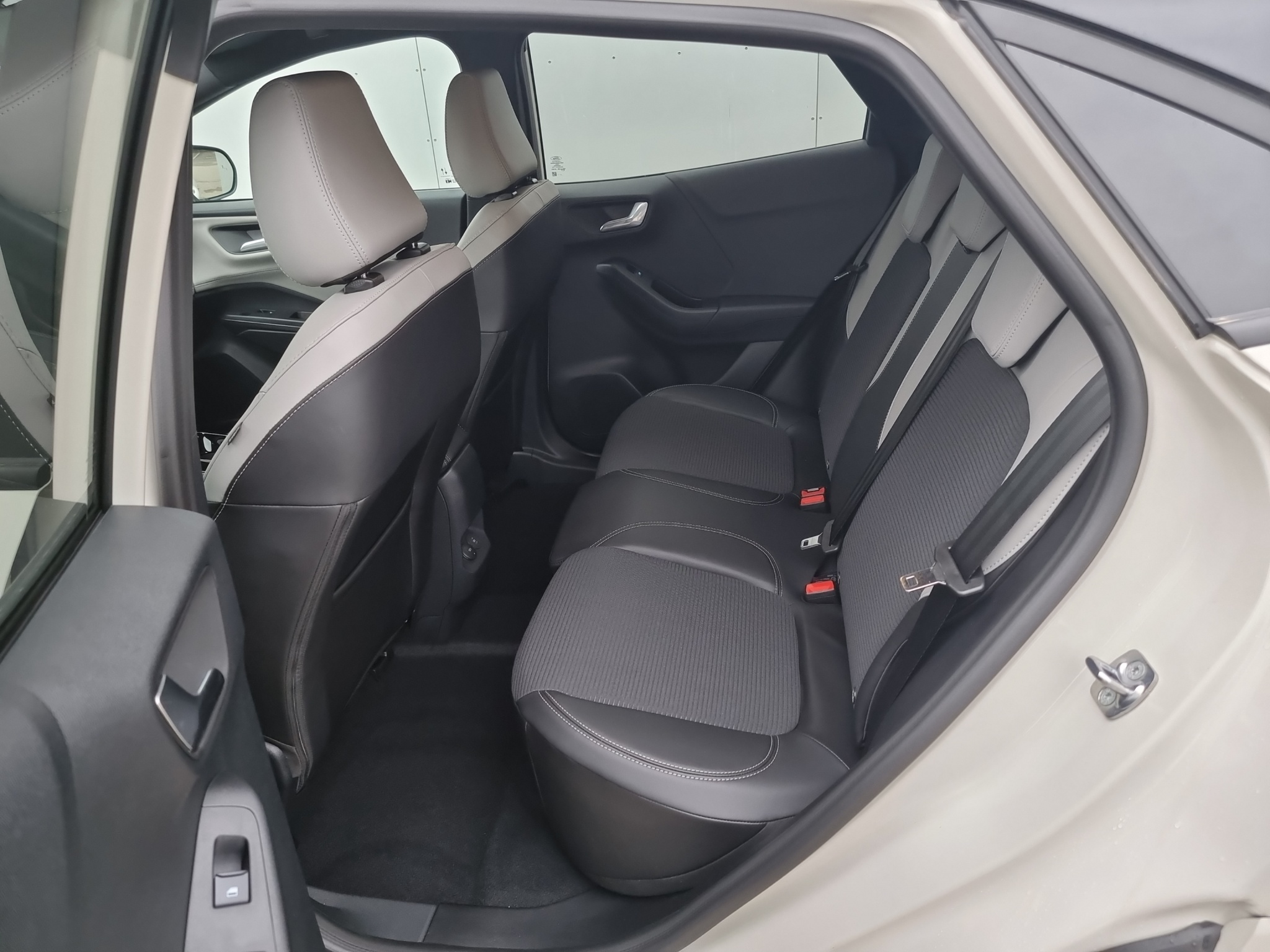 listing desktop thumbnail image 12