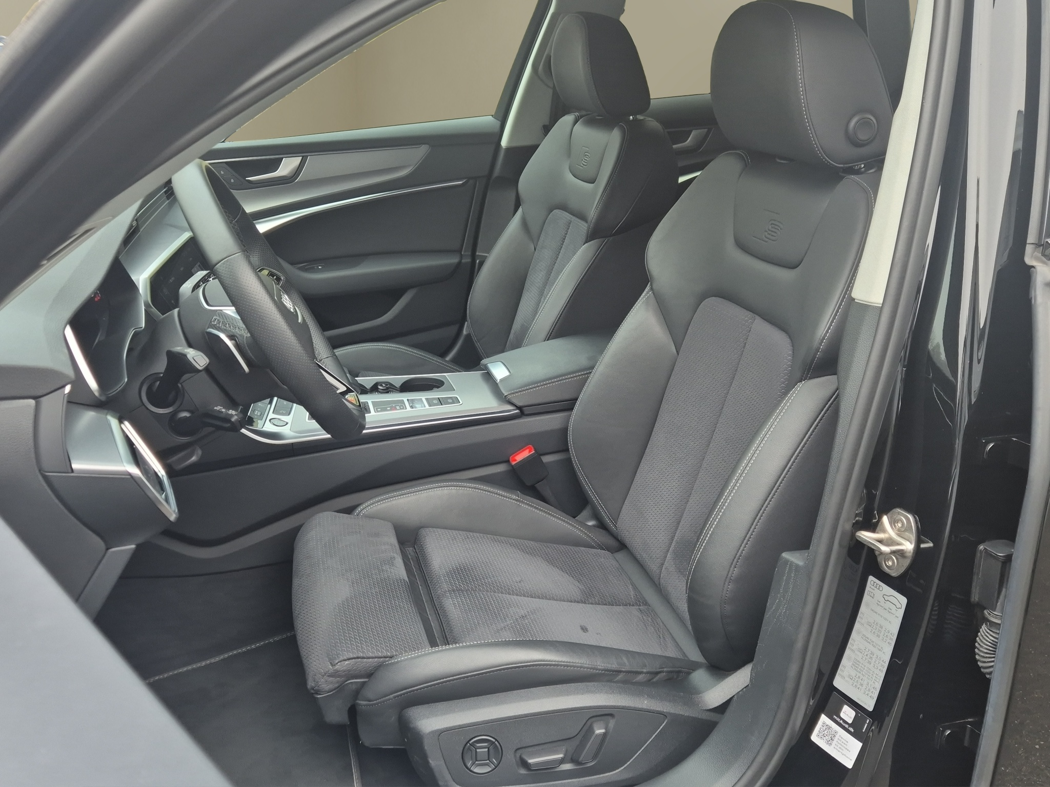 listing desktop thumbnail image 8