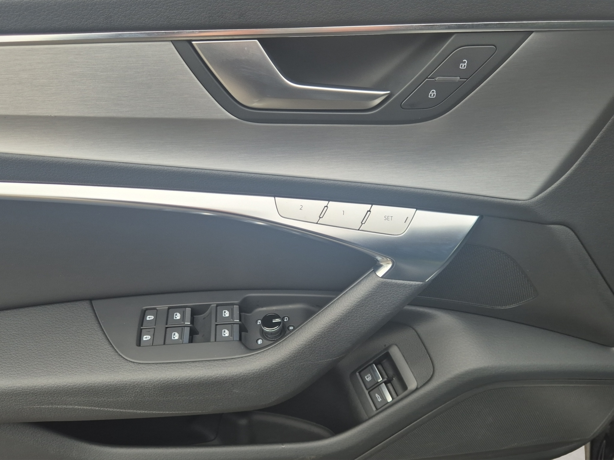 listing desktop thumbnail image 13