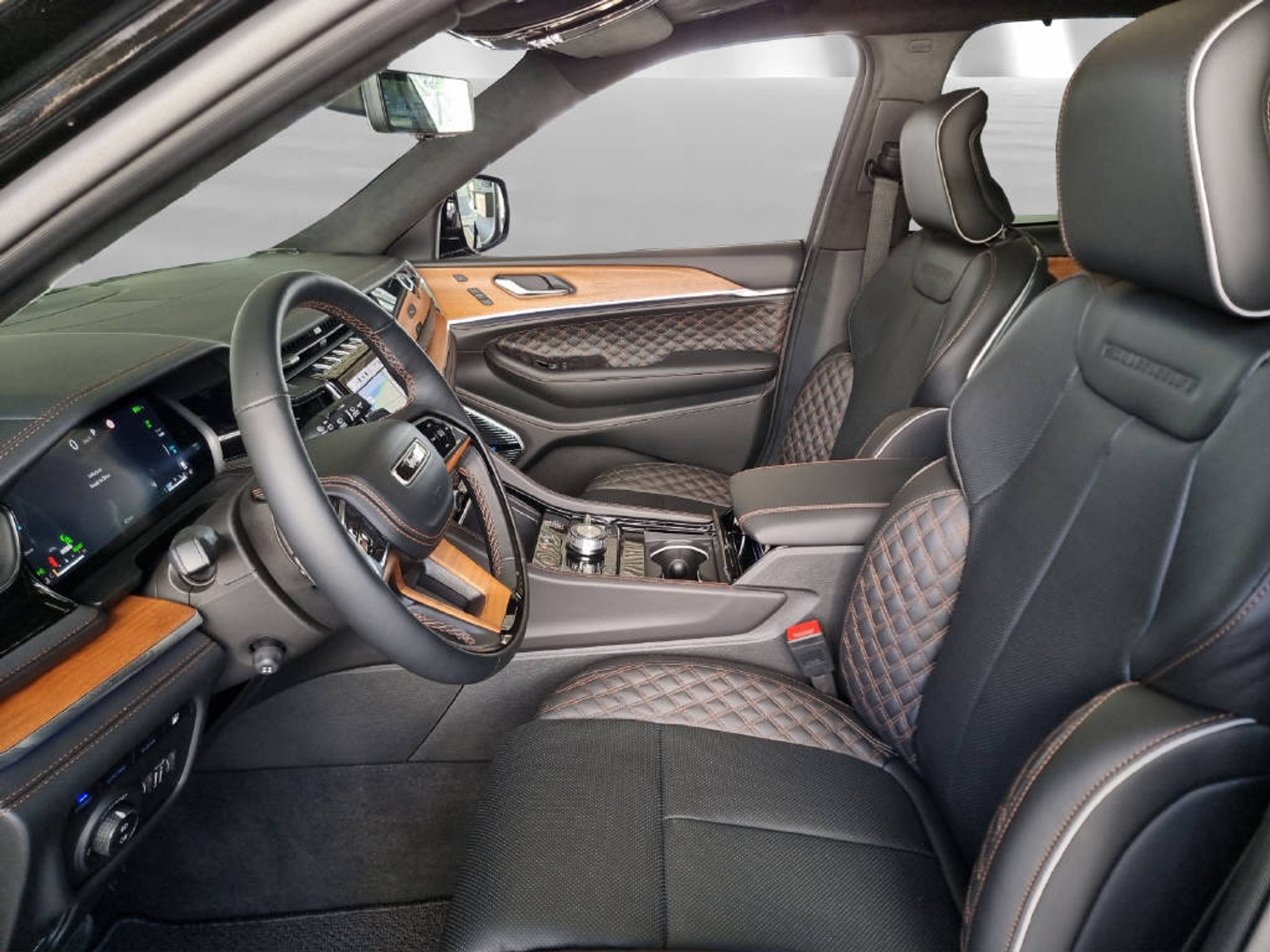 listing desktop thumbnail image 3