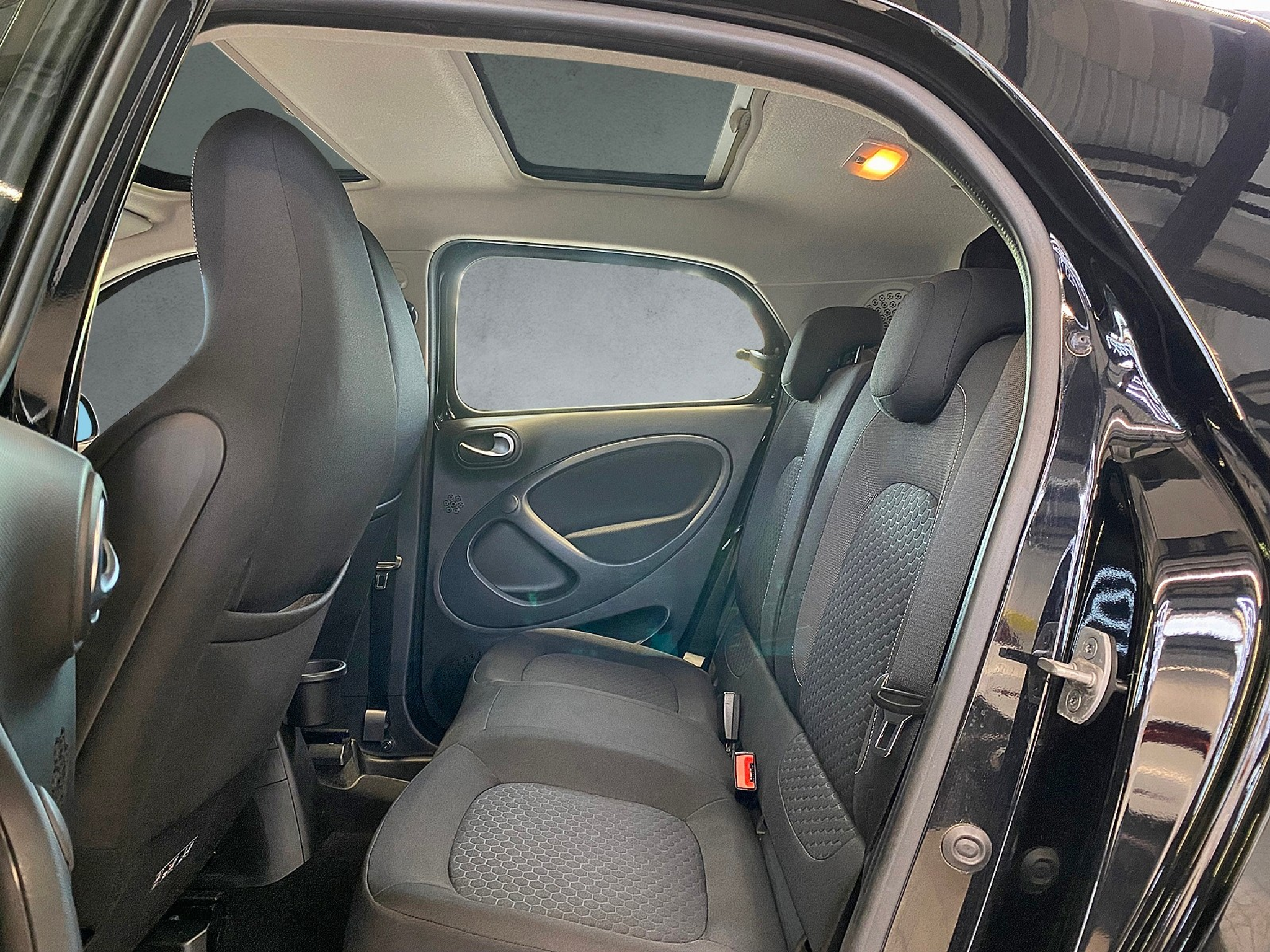 listing desktop thumbnail image 7