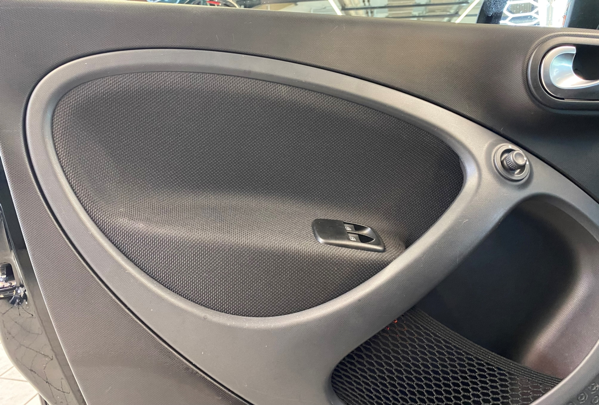 listing desktop thumbnail image 10