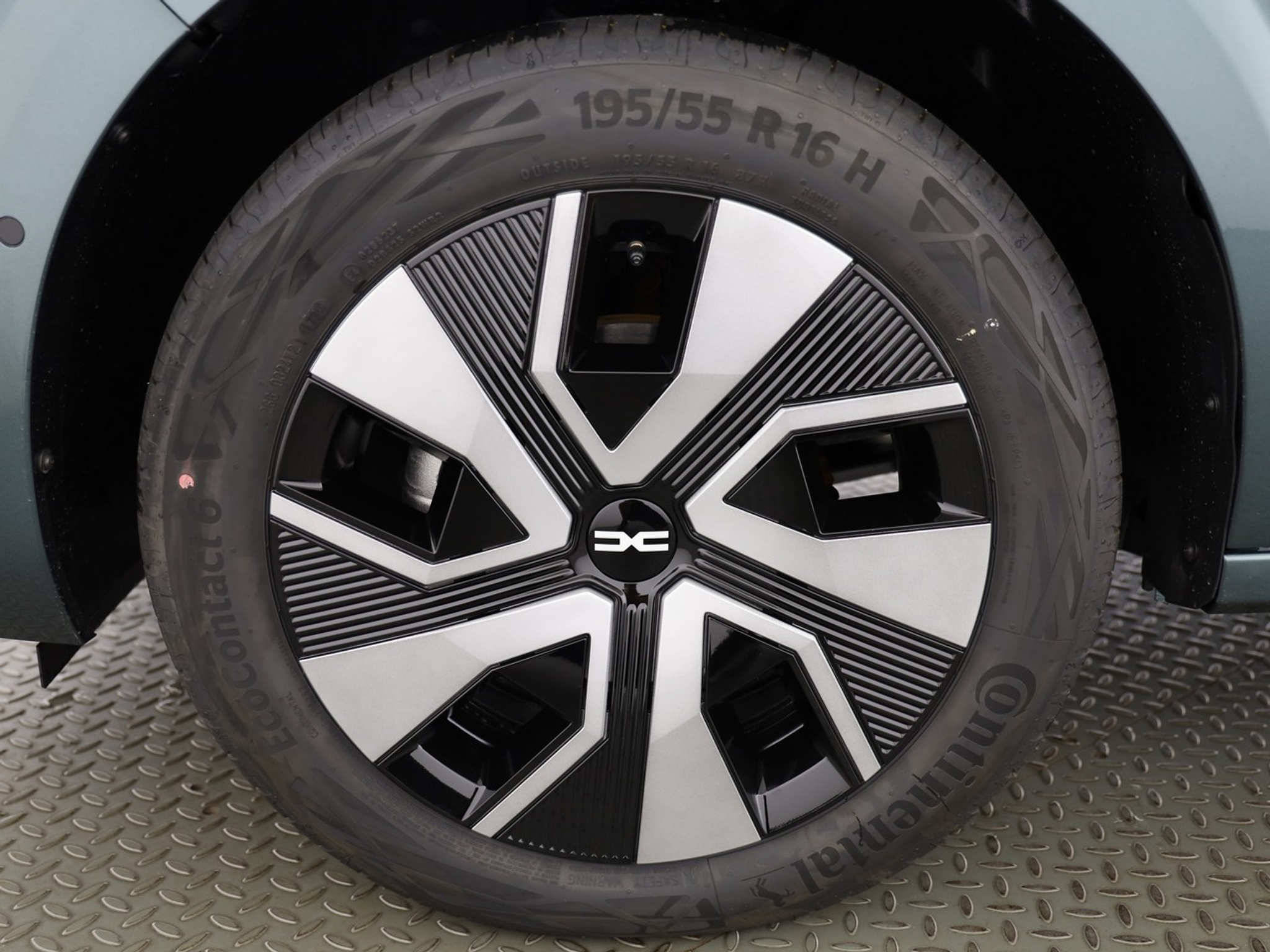 listing desktop thumbnail image 3