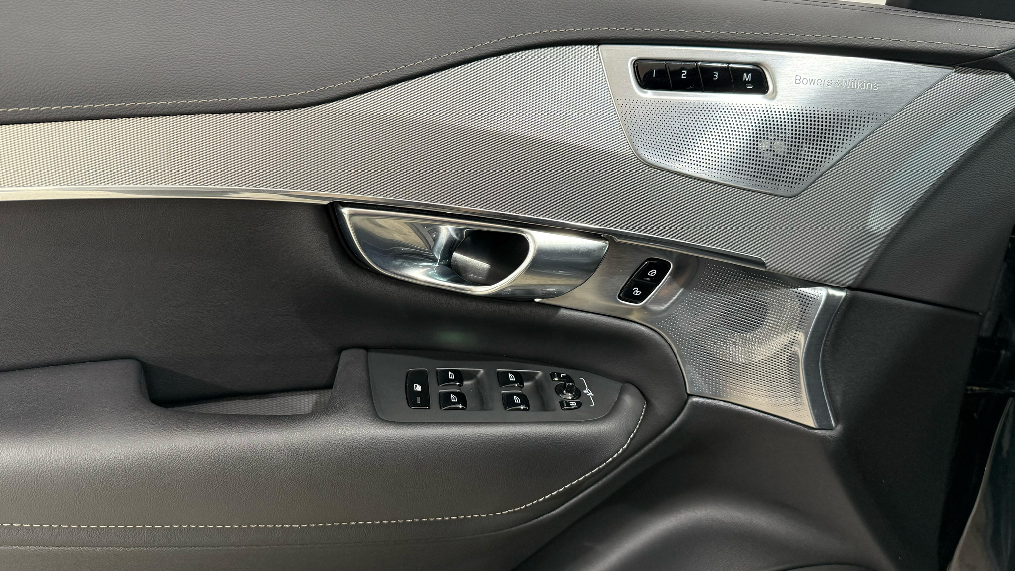 listing desktop thumbnail image 12