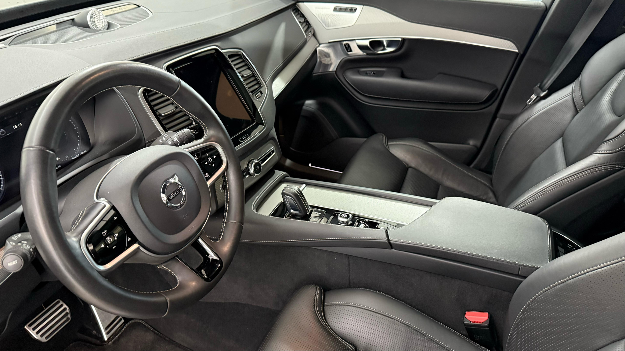 listing desktop thumbnail image 3