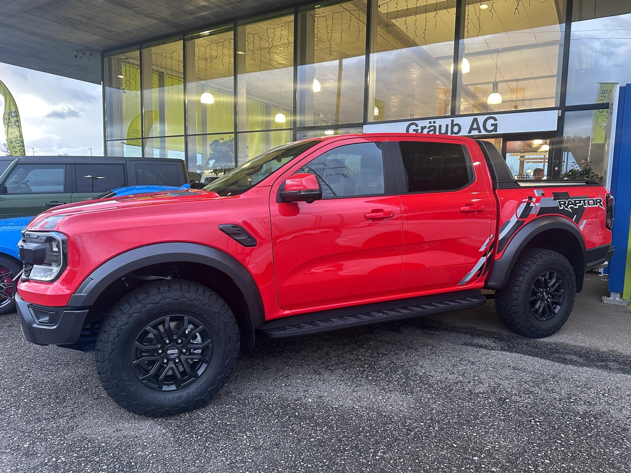 listing desktop thumbnail image 3