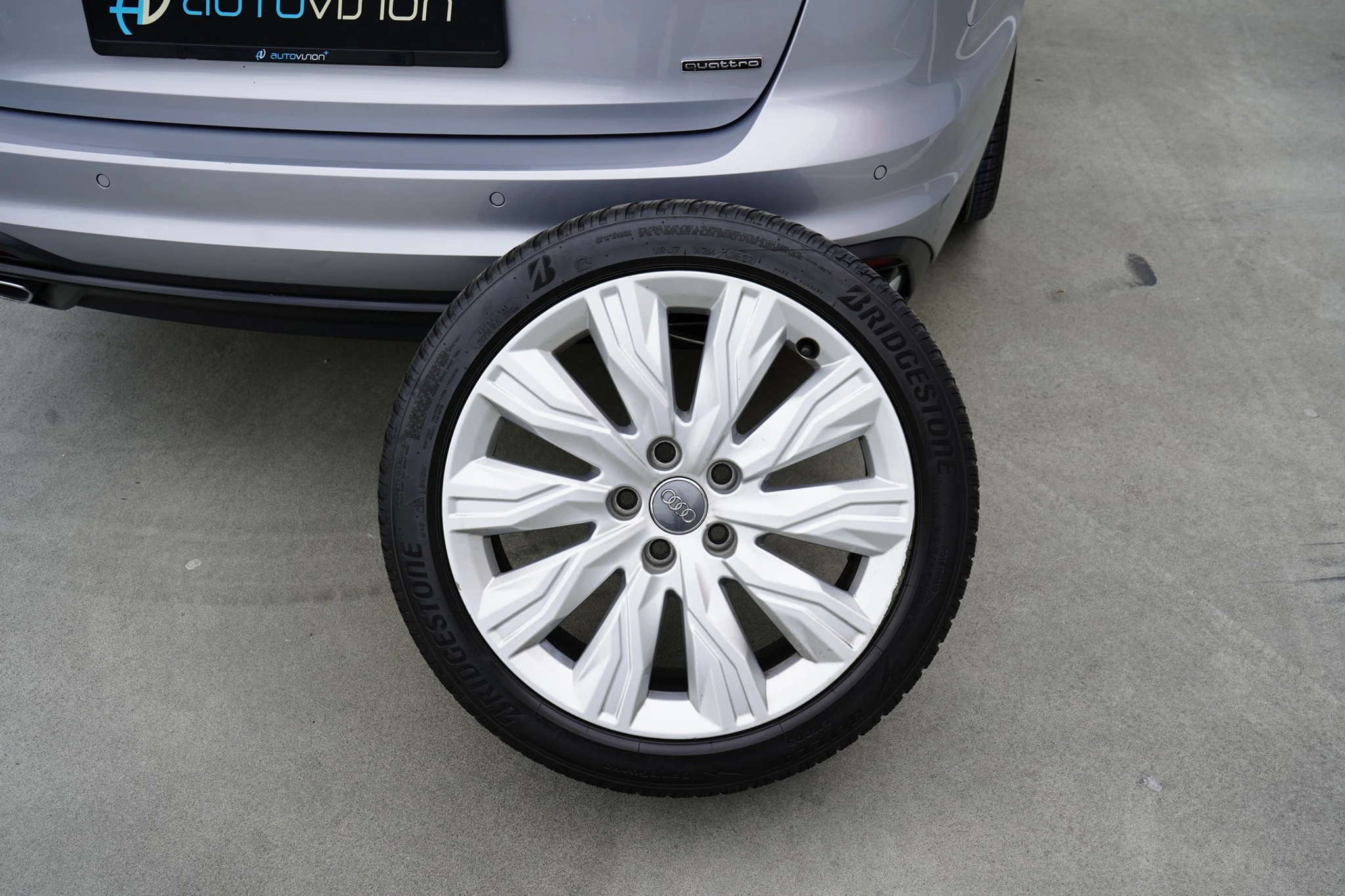 listing desktop thumbnail image 17