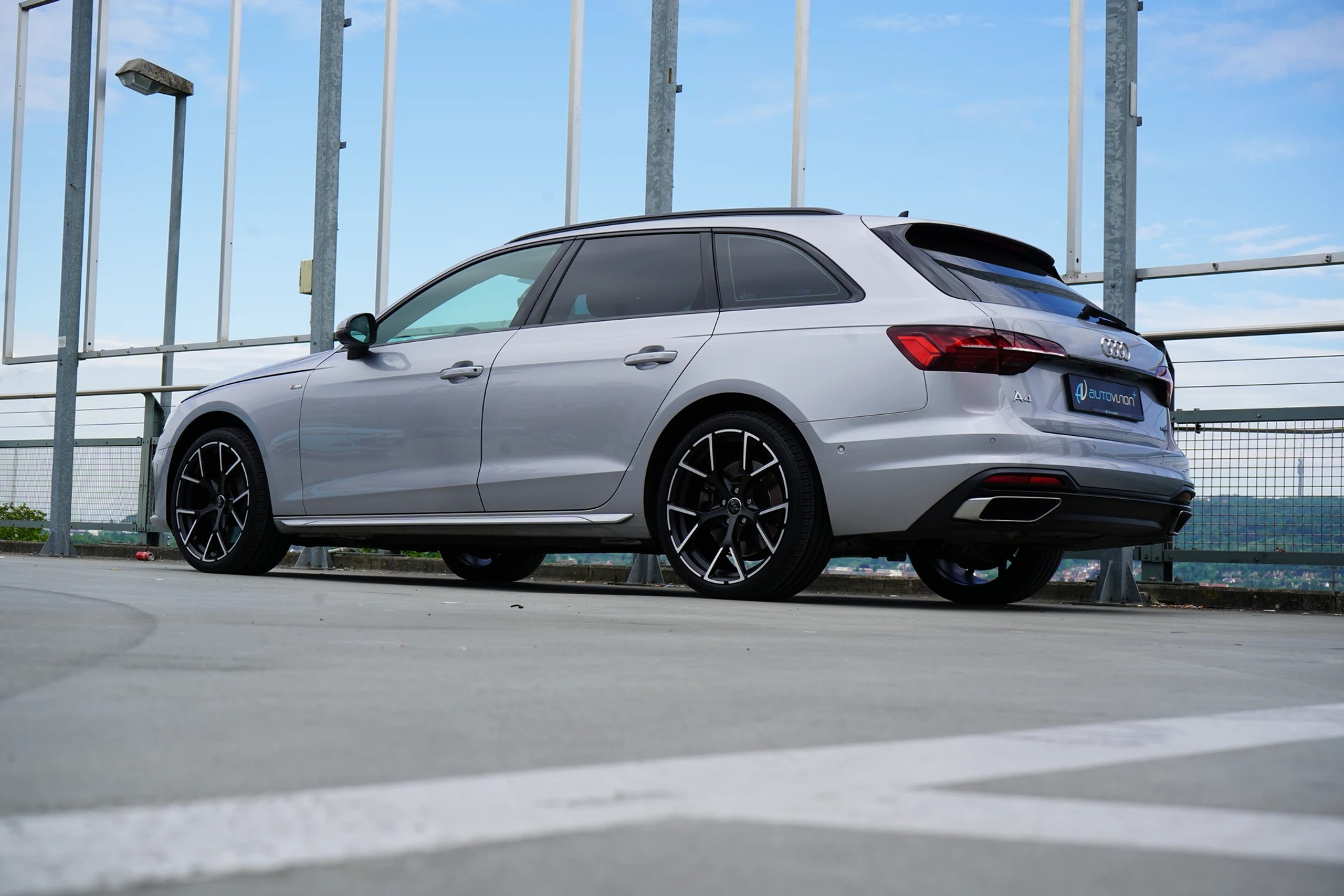 listing desktop thumbnail image 9