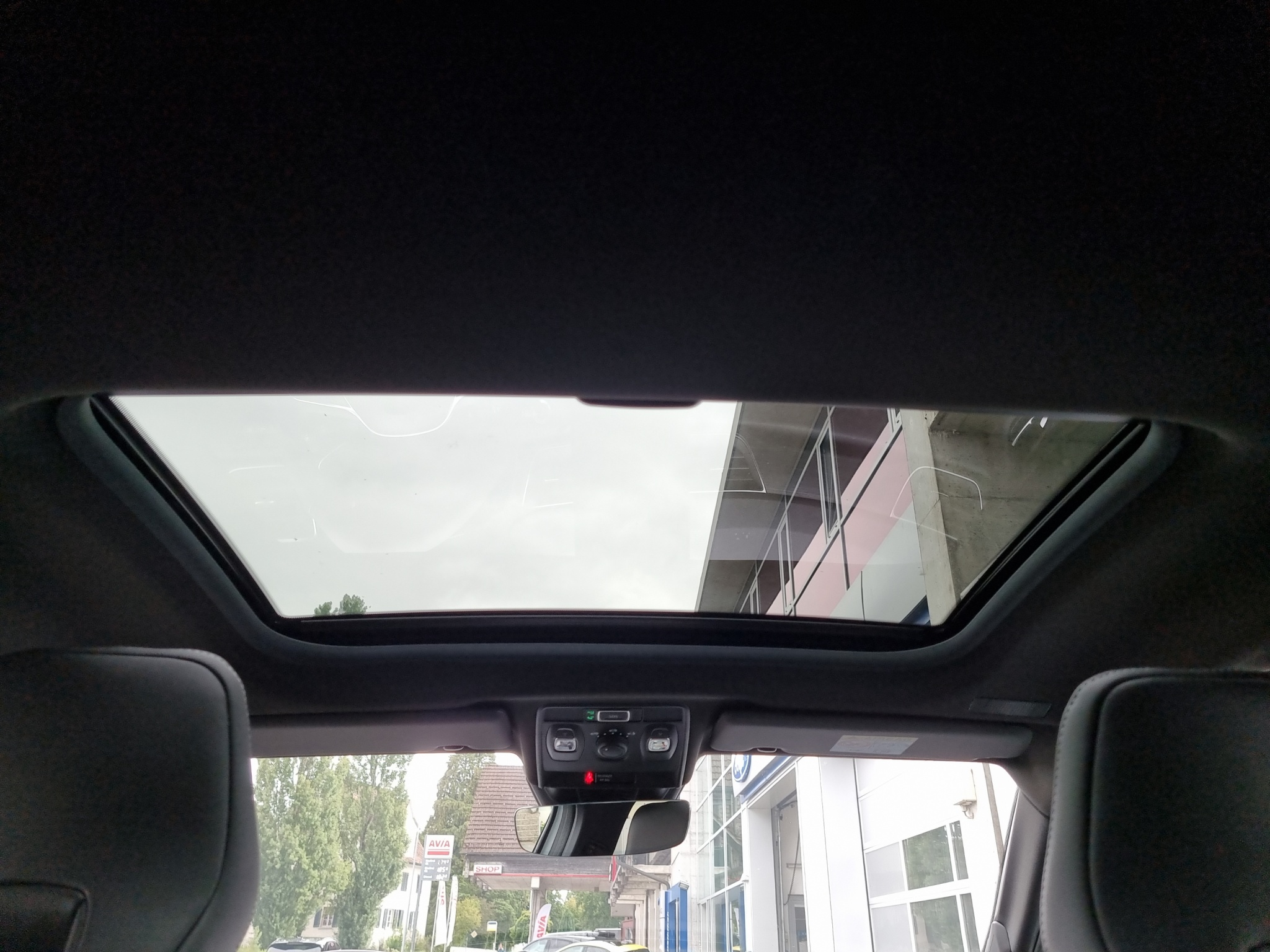 listing desktop thumbnail image 12