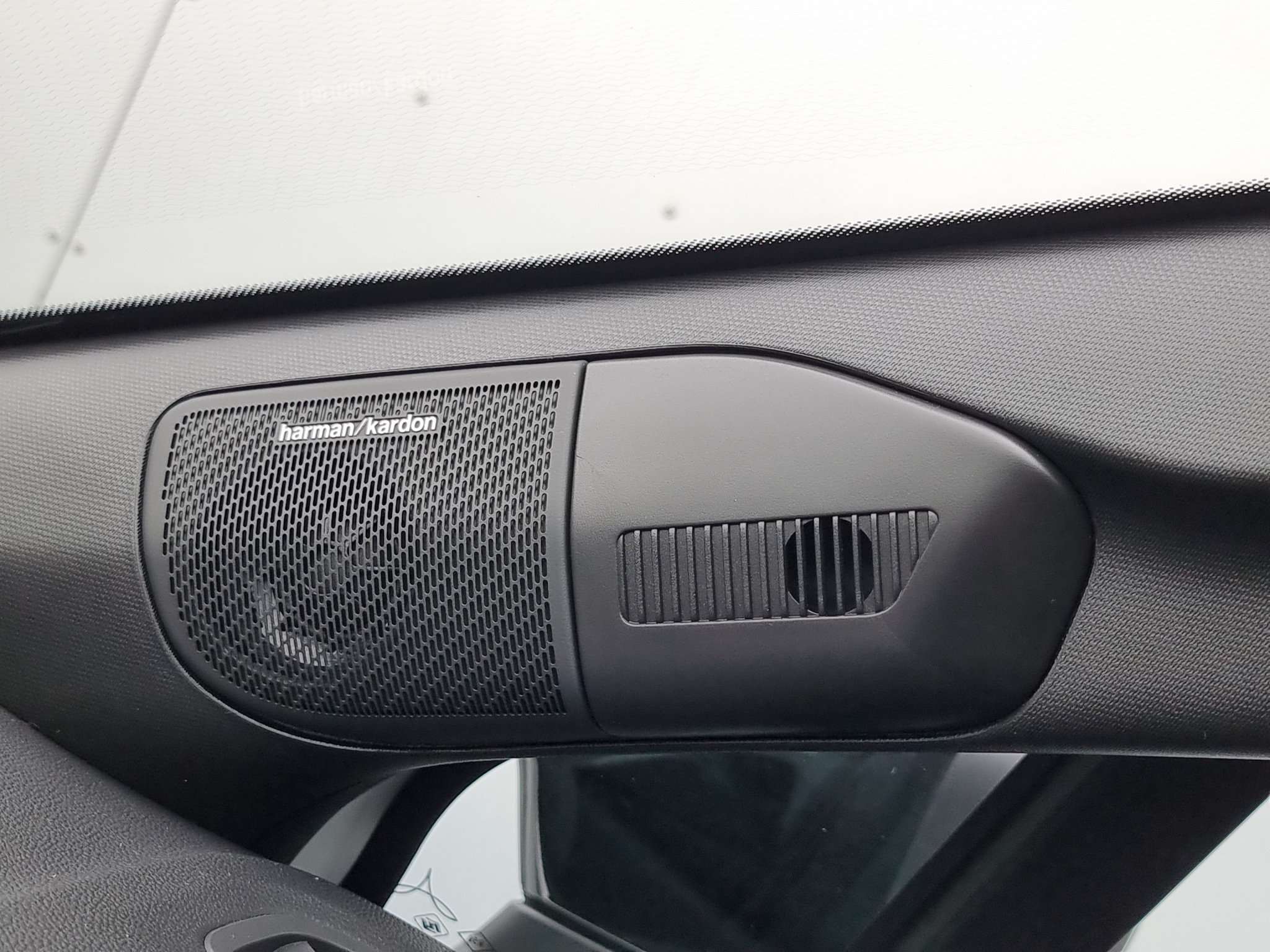 listing desktop thumbnail image 11