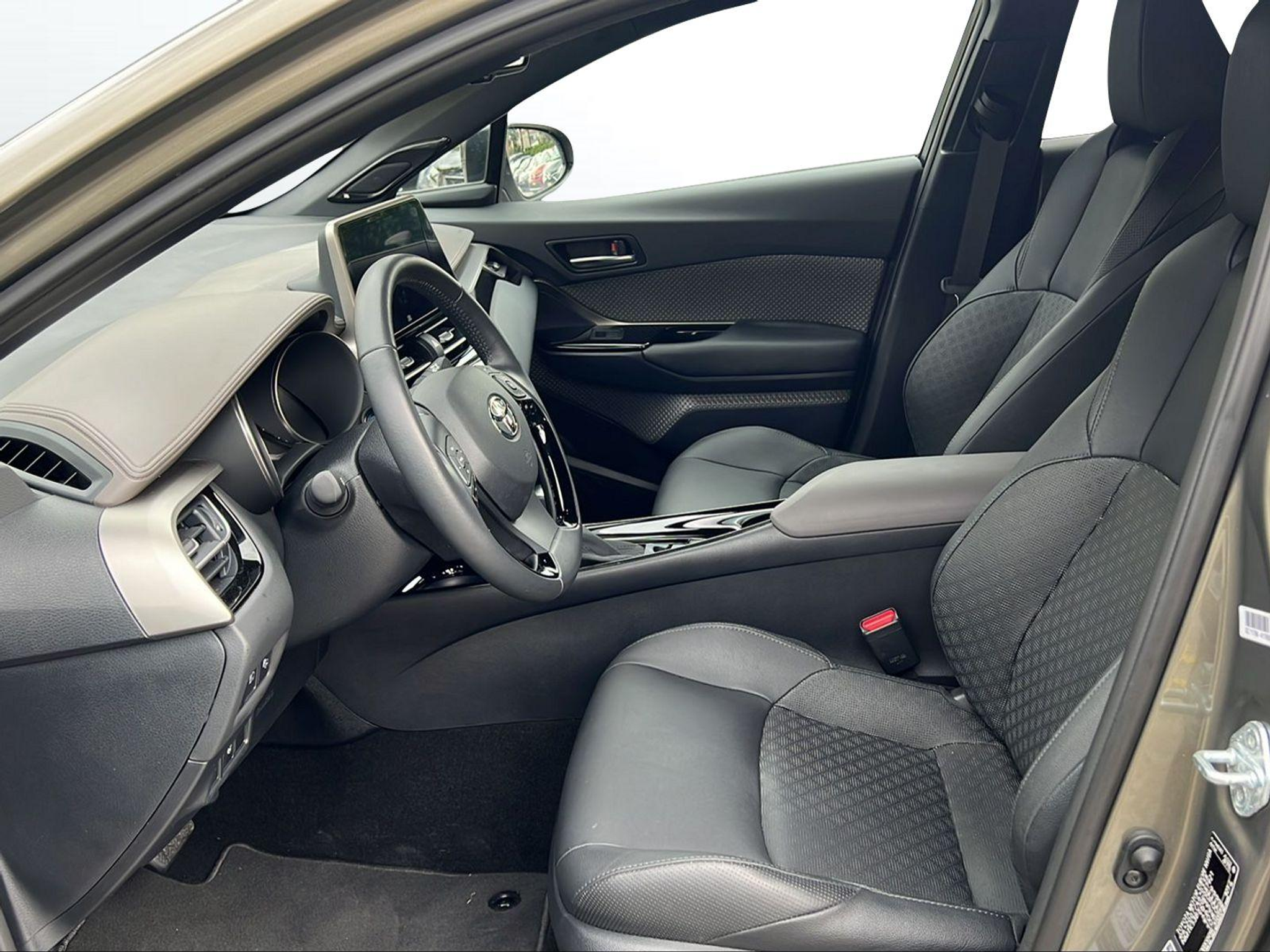 listing desktop thumbnail image 4