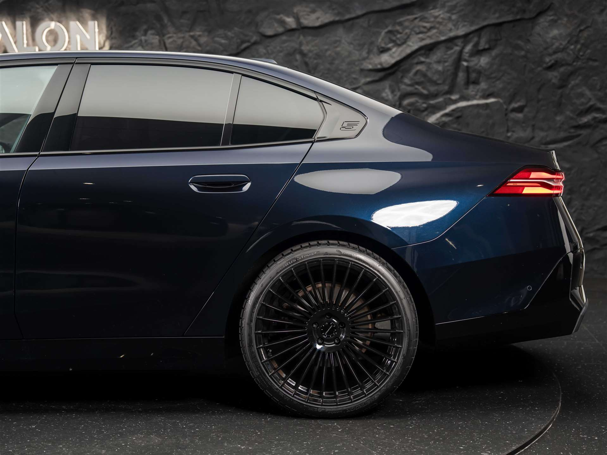 listing desktop thumbnail image 19