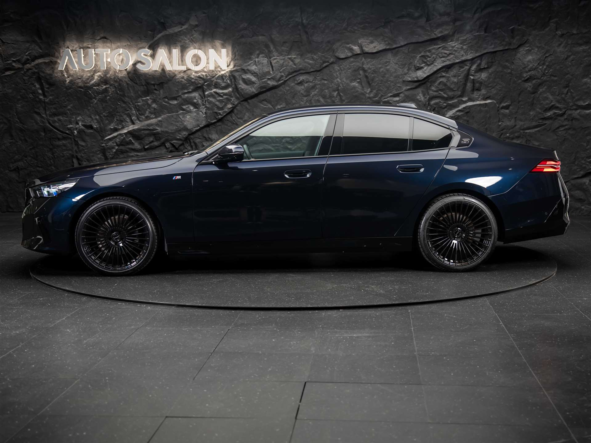 listing desktop thumbnail image 1