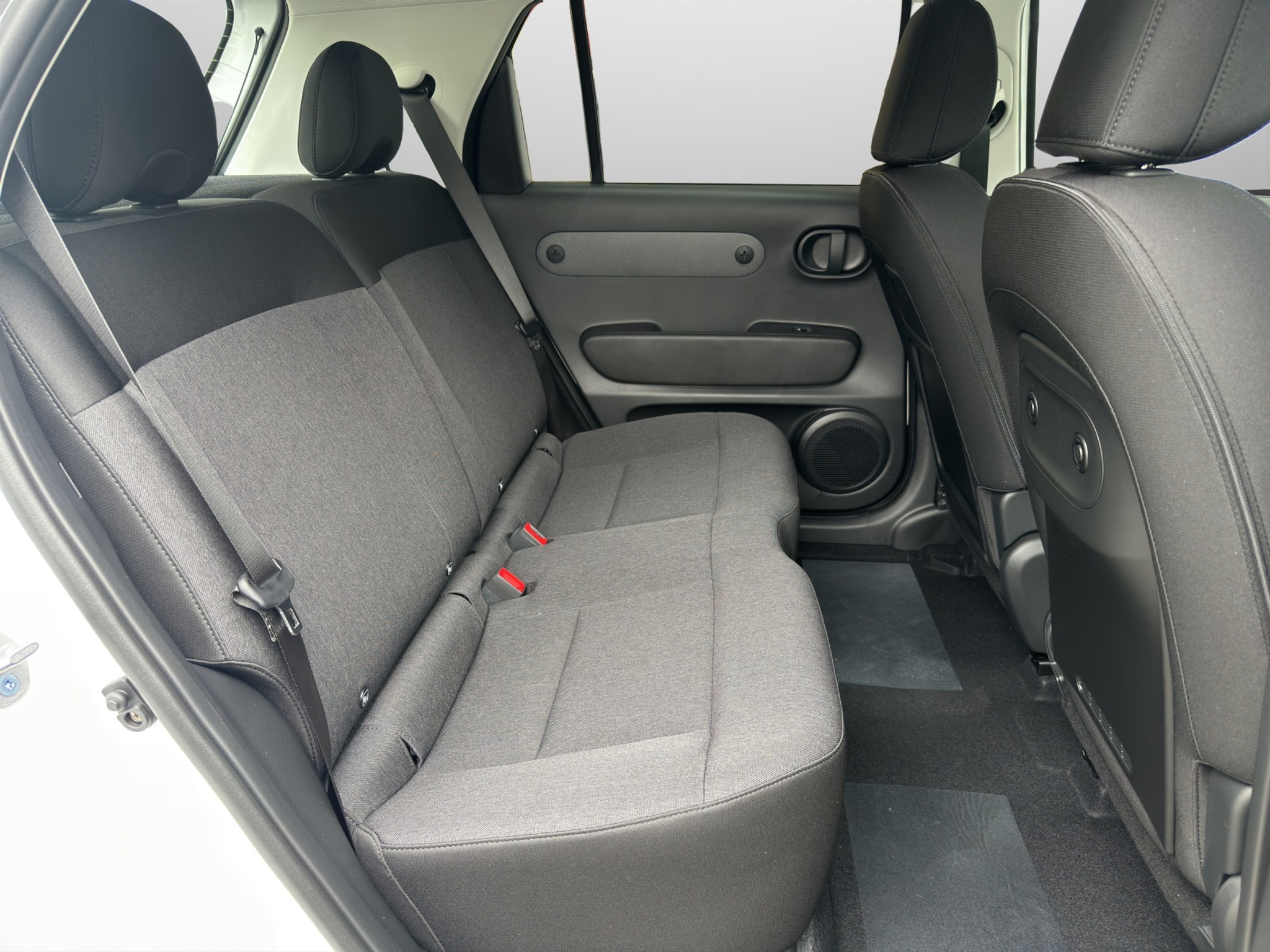 listing desktop thumbnail image 13