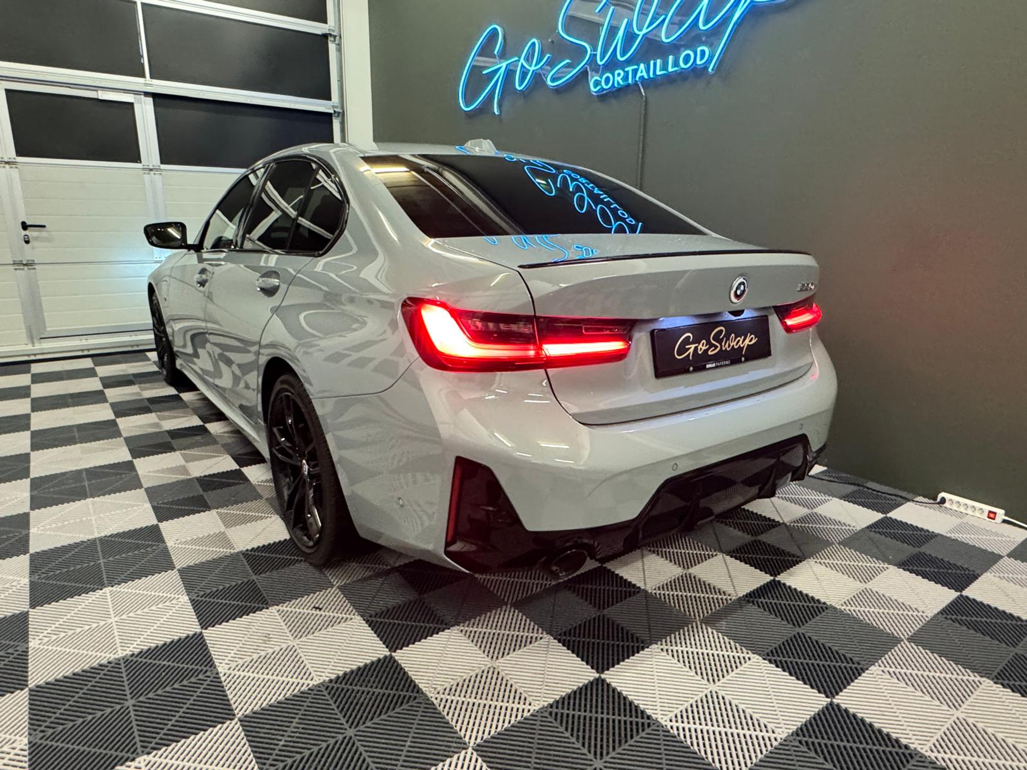 listing desktop thumbnail image 3