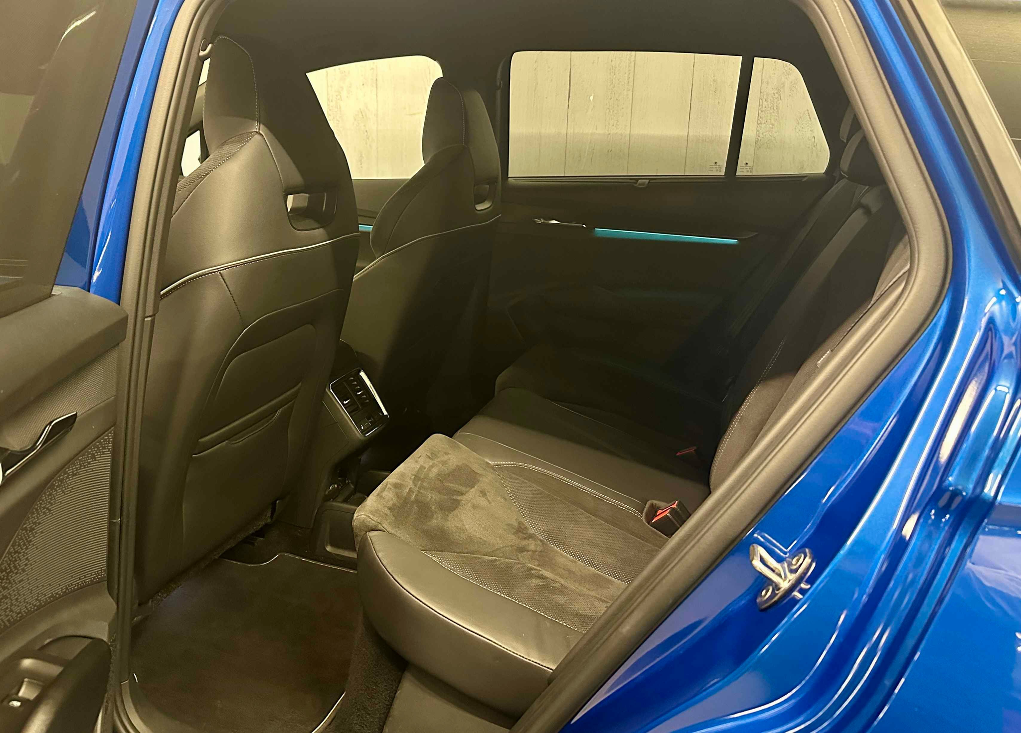 listing desktop thumbnail image 6