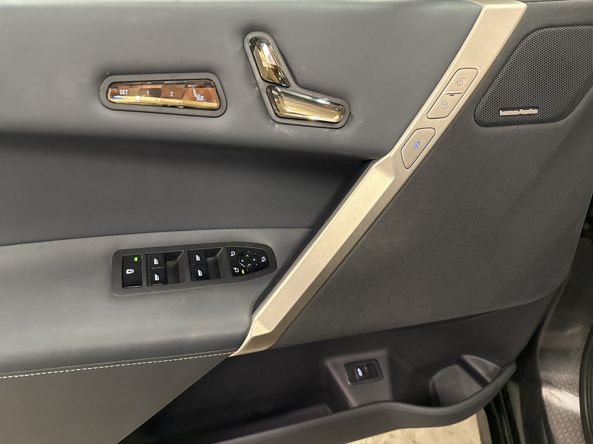 listing desktop thumbnail image 17